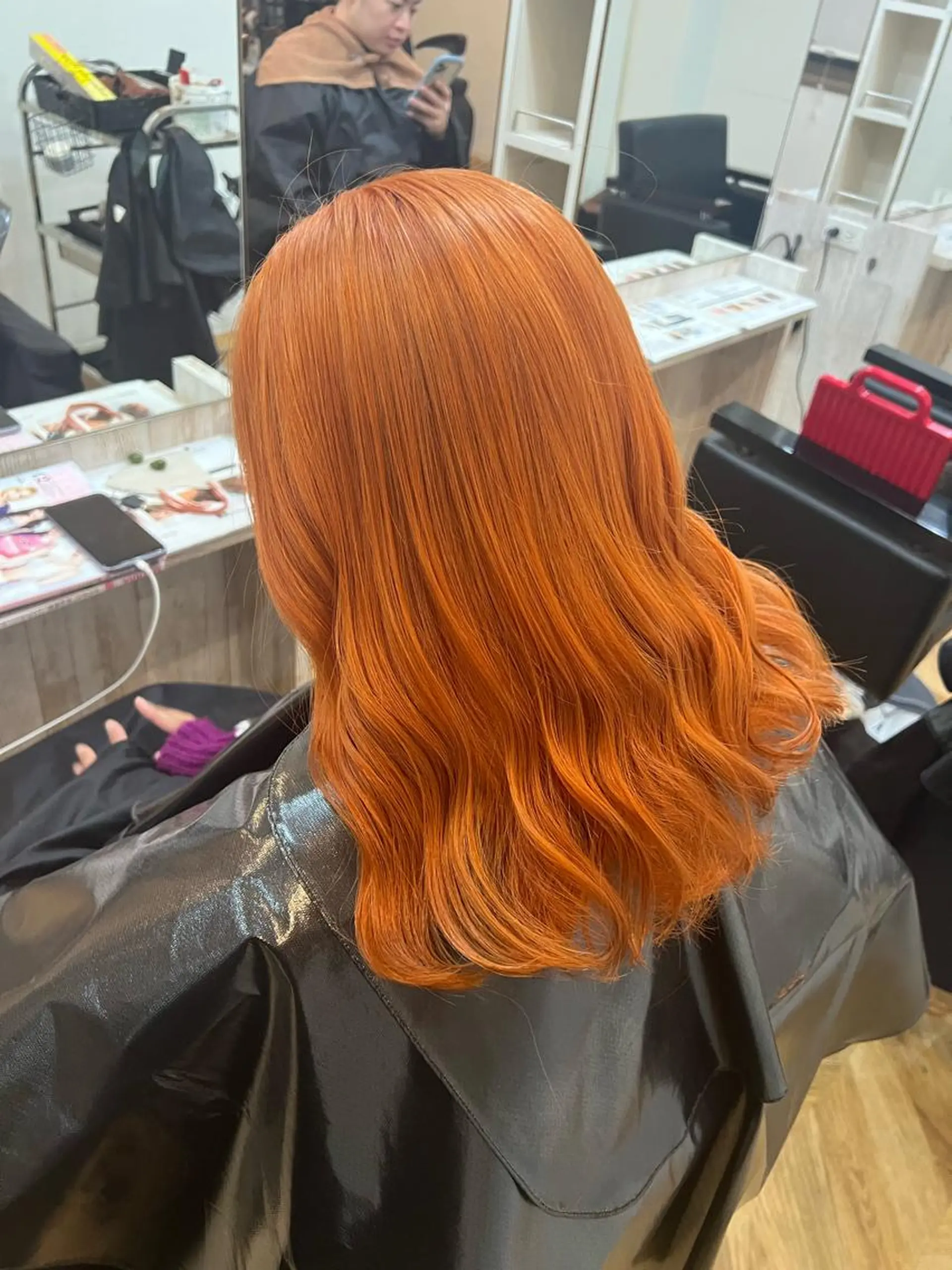 ミディアム カラー オレンジ ヘアカラー トリートメント ブリーチ特化 梅田本多翔のヘアスタイル