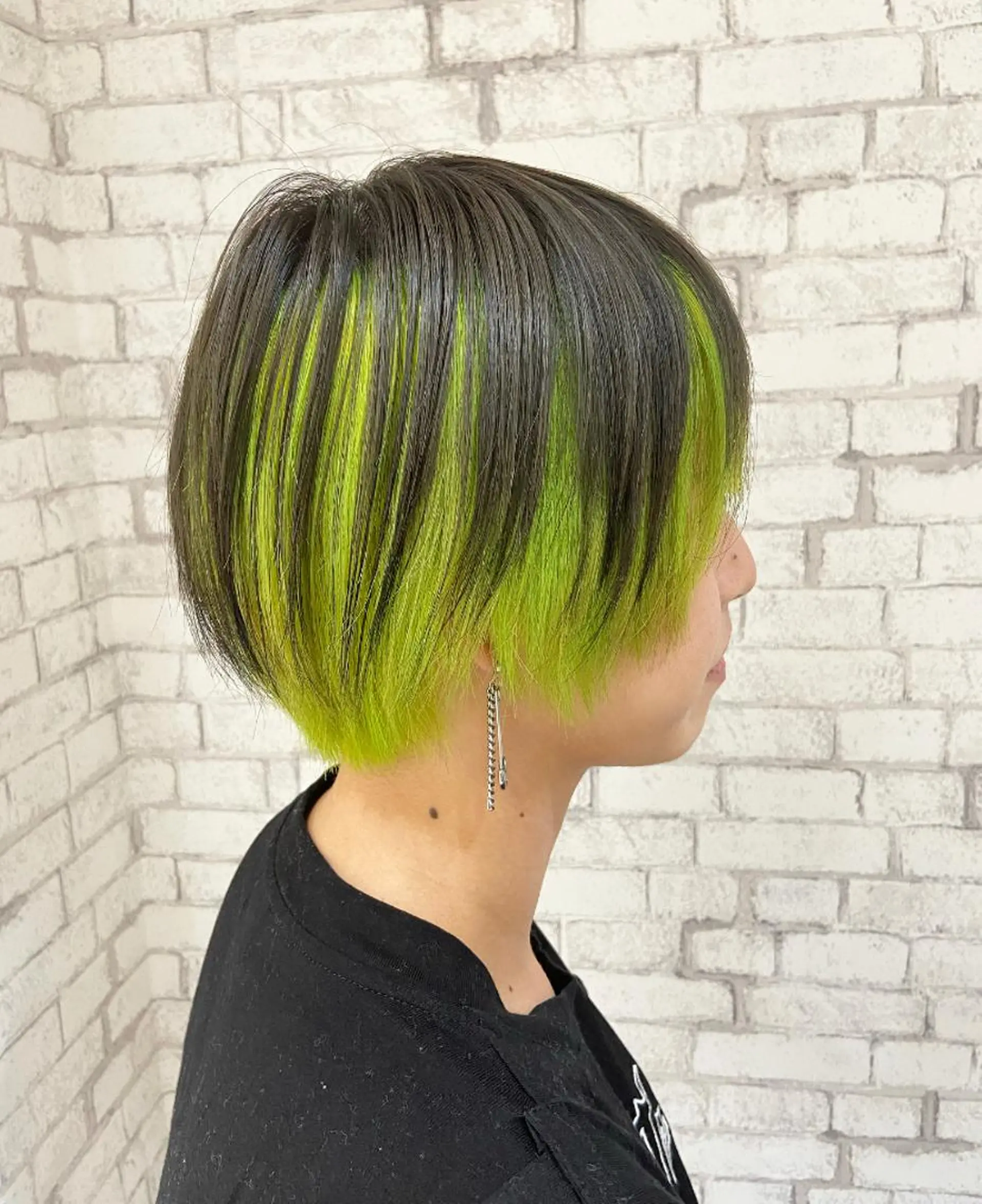 ショート カラー ブリーチ ダークグレー ヘアカラー トリートメント 透明感カラー 松田晃代のヘアスタイル
