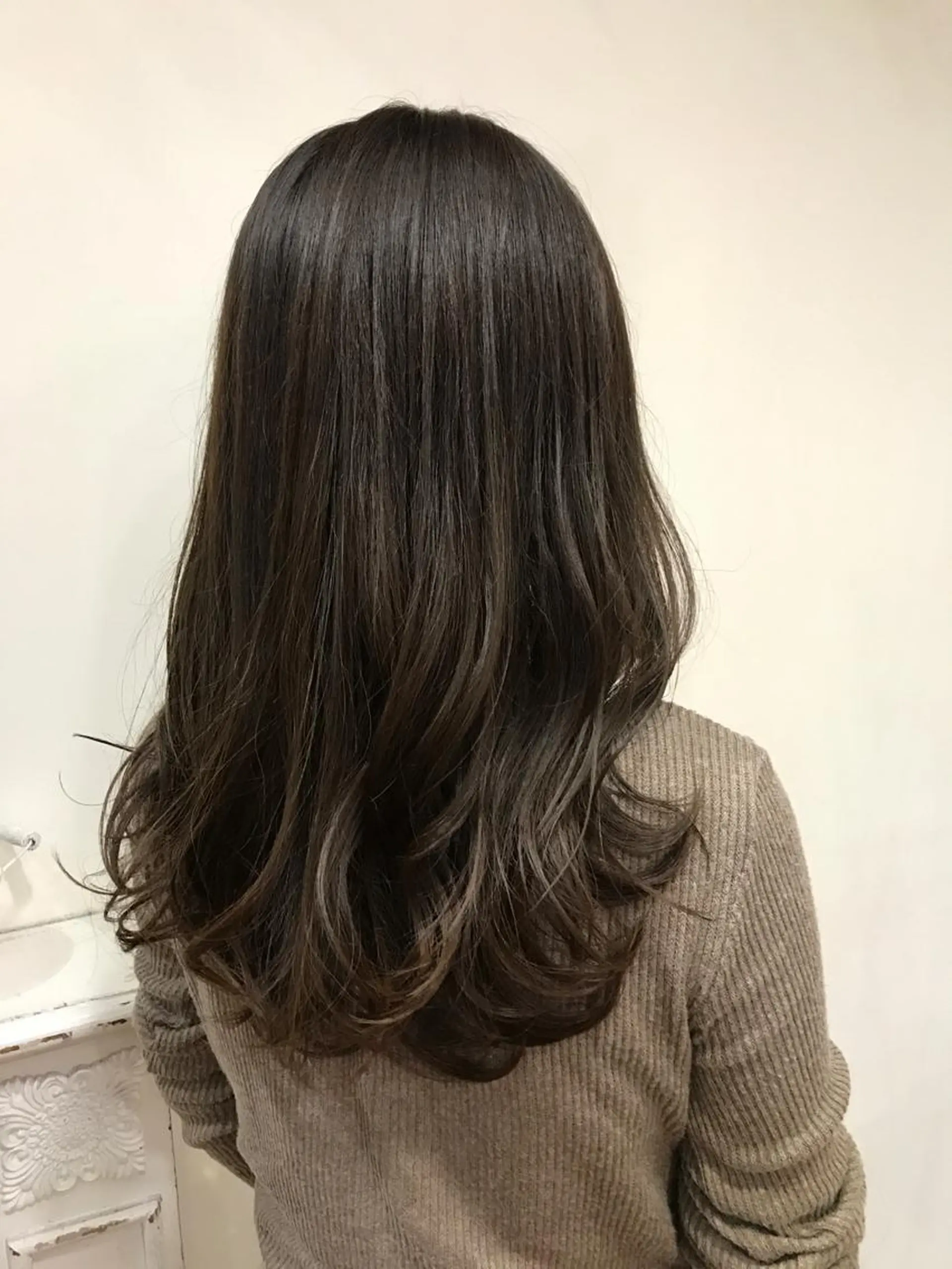 ロング カラー いけだ　ひかり ハイライトくびれヘアのヘアスタイル