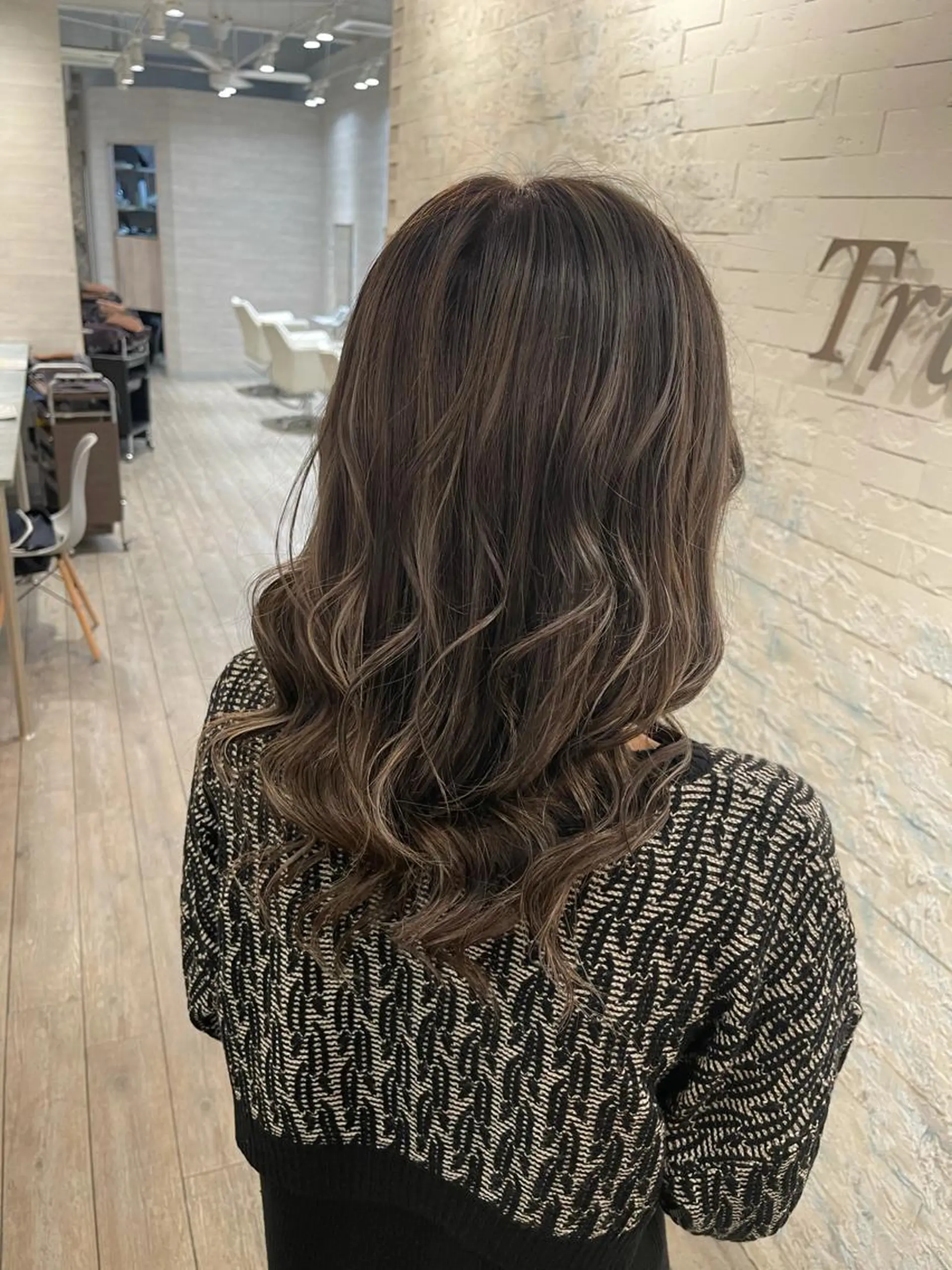 ロング ヘアカラー ハイトーン ／ レイヤー/吉田陸斗のヘアスタイル