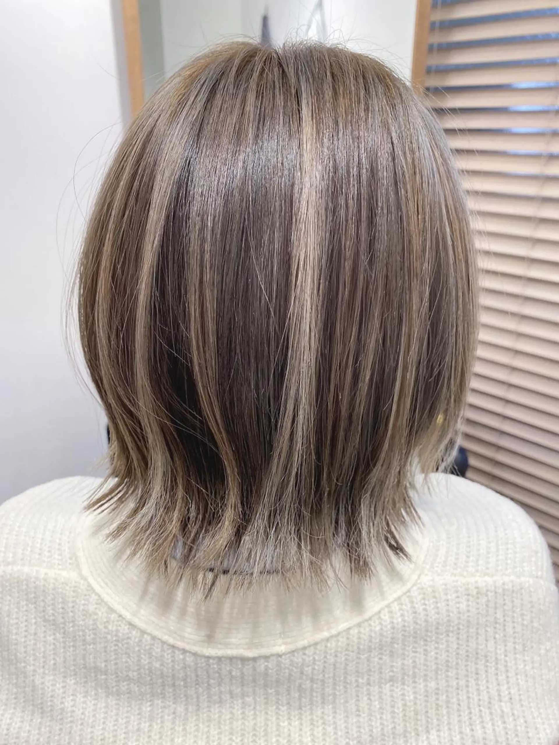 ミディアム カラー グレージュ ハイライトカラー ボブ ハイライト ヘアカラー トリートメント ハイライト⭐️上野 高広のヘアスタイル