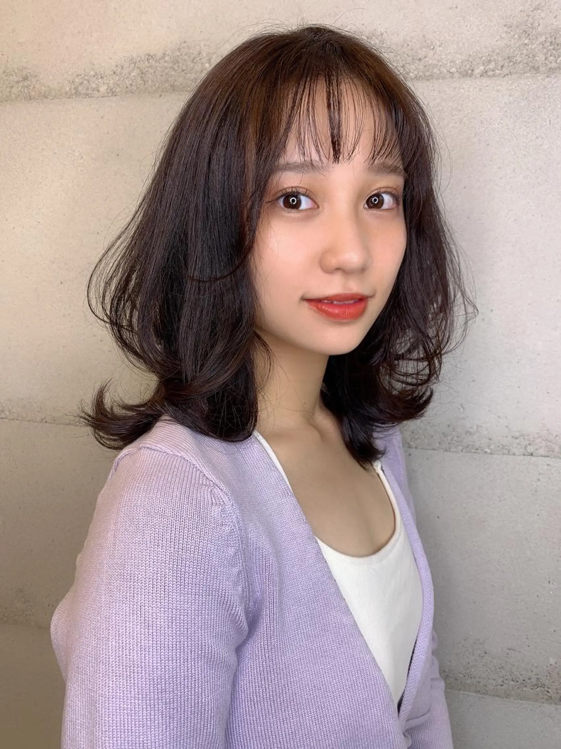 ミディアム カラー イヤリングカラー グレージュ インナーカラー くびれヘア 髪質改善 カット ヘアカラー トリートメント ヘッドスパ ヘアセット 透明感/オリーブ/ グレージュ/YUKAのヘアスタイル