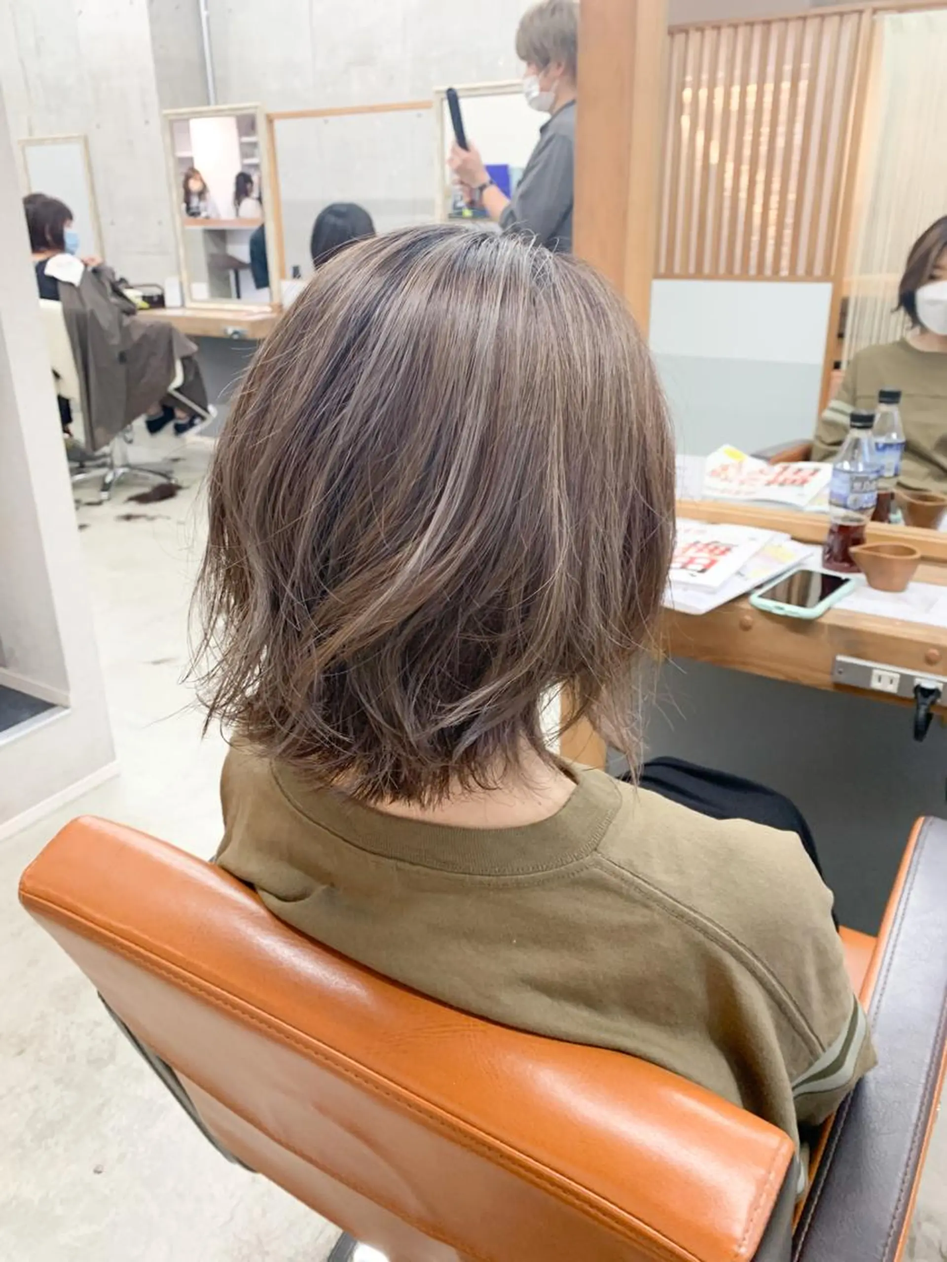 ミディアム カラー パーマ ヘアアレンジ メンズ キッズ ネイル マツエク・マツパ センターパート メンズインナーカラー アディクシーカラー ボルドーカラー ダブルカラー カット ヘアカラー トリートメント 角床直哉 カラーカットNO 1のヘアスタイル