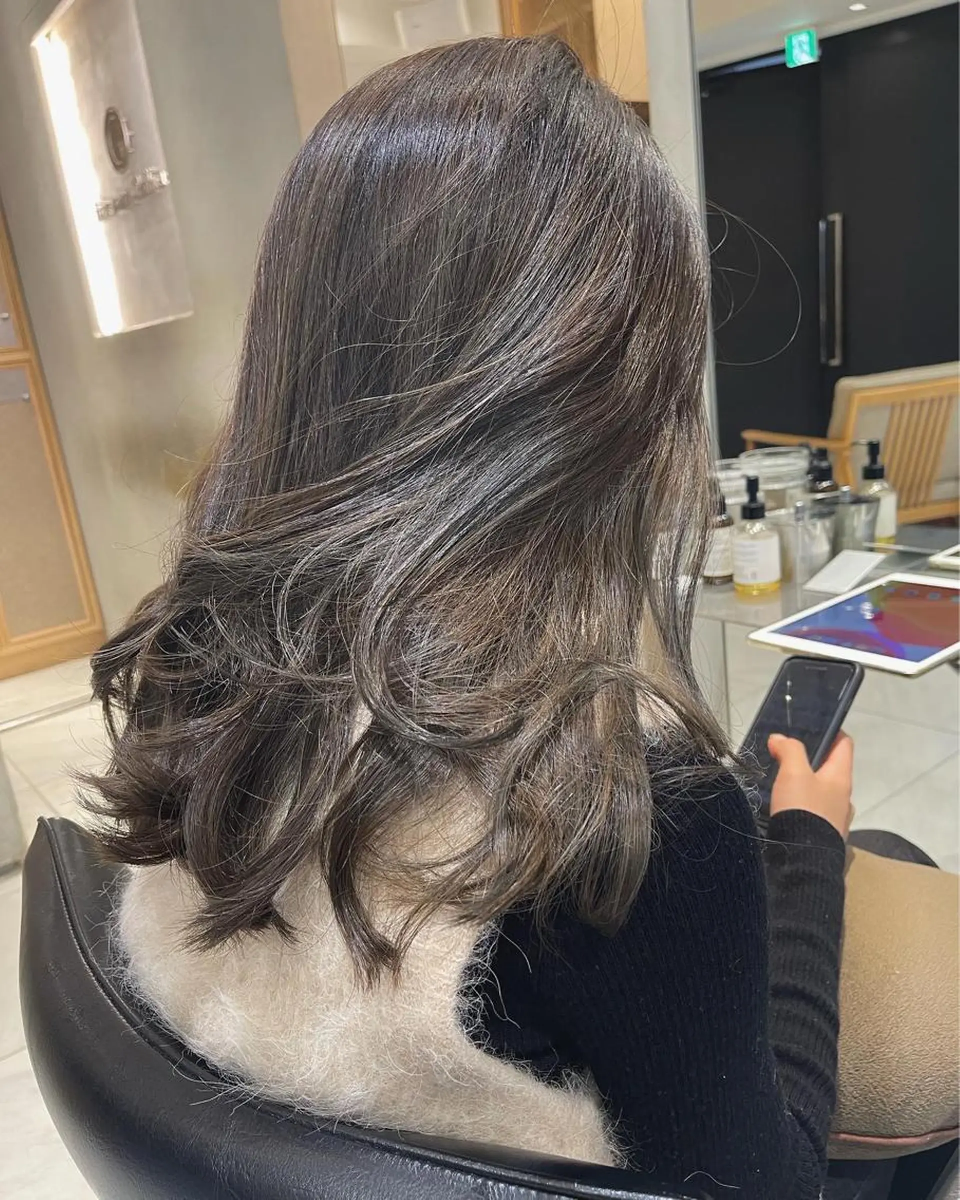 ロング カラー グレージュ オリーブグレージュ オリーブグレー ラベンダー/レイヤー スタイル🤎mamiのヘアスタイル