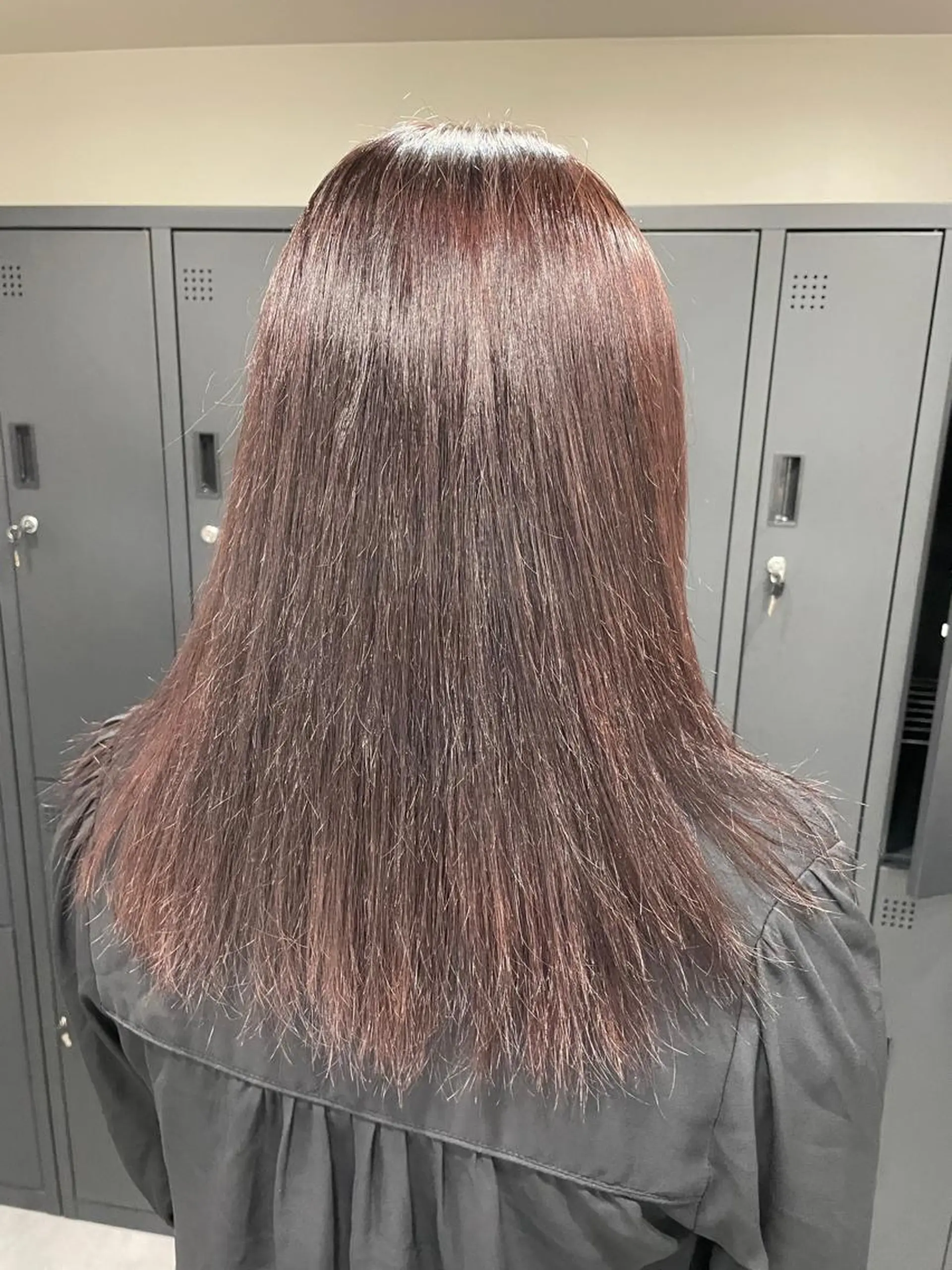 セミロング カラー ヘアカラー トリートメント 切りっぱなしボブ レイヤー/縮毛矯正のヘアスタイル