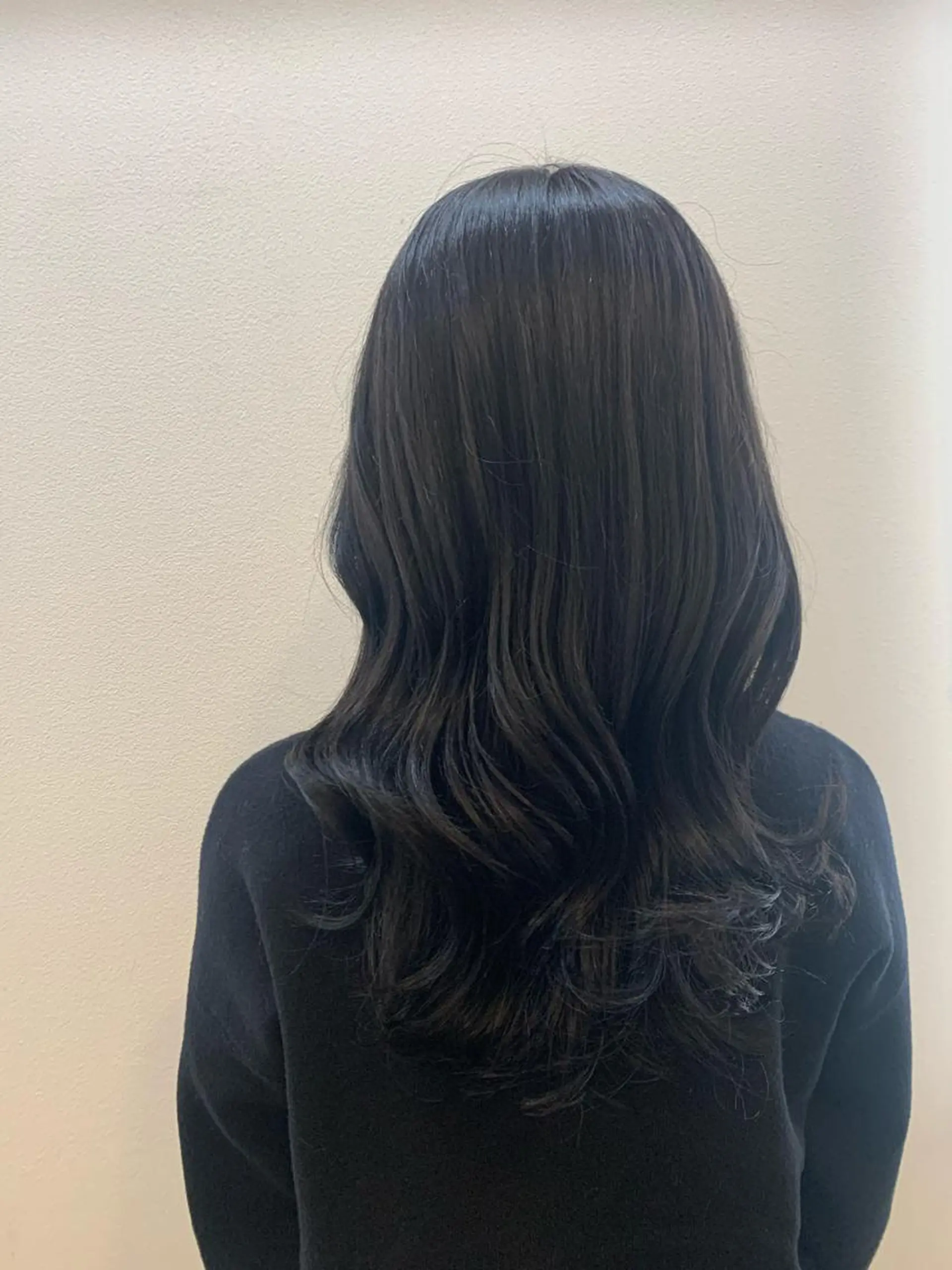 ロング カラー 黒髪 グレーブラック レイヤーカット 韓国🇰🇷髪質改善 Chisaki치사키のヘアスタイル