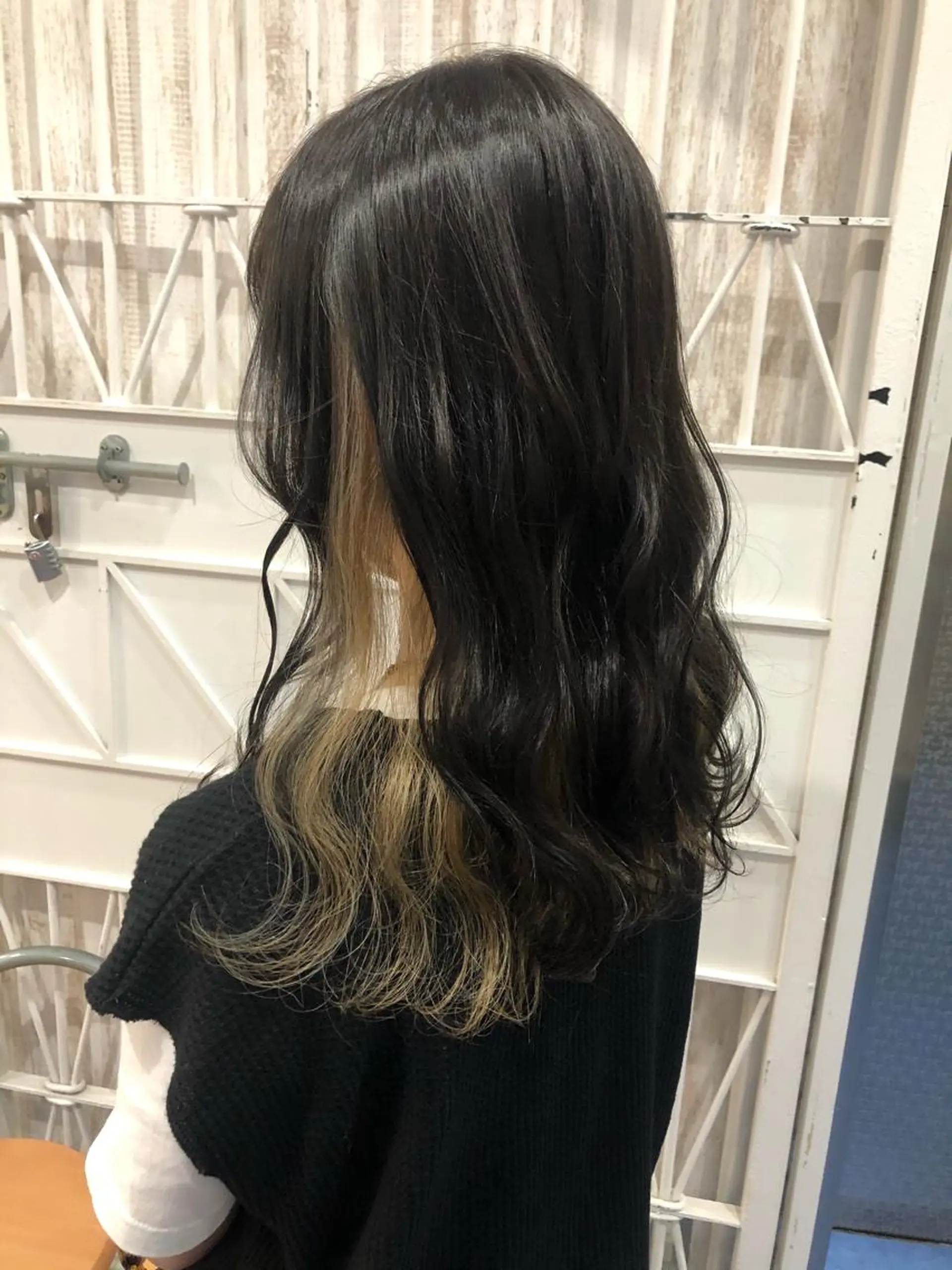 カラー white.梅田 デザインカラー🦄のヘアスタイル