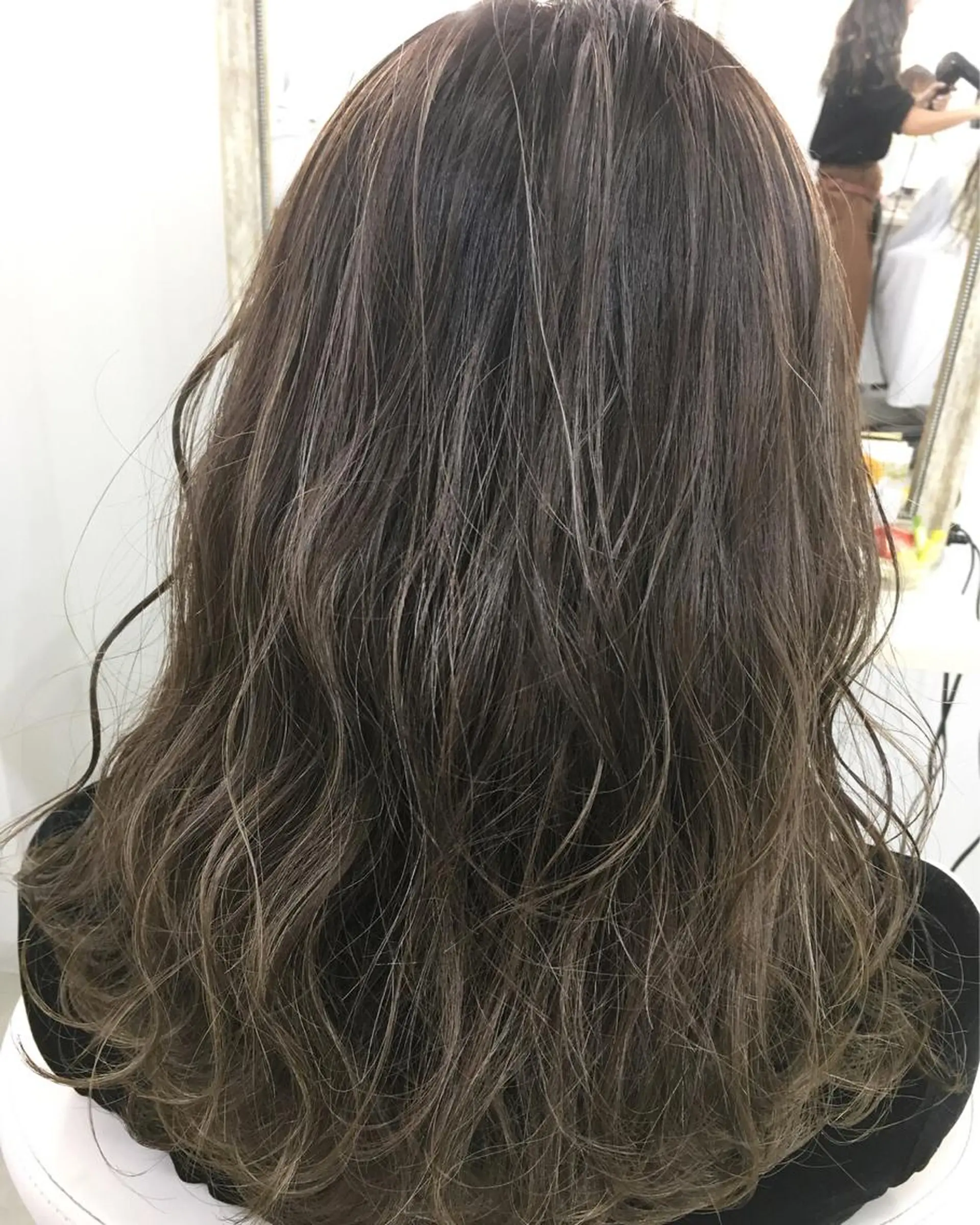 セミロング カラー 髪質改善 中川 翔のヘアスタイル