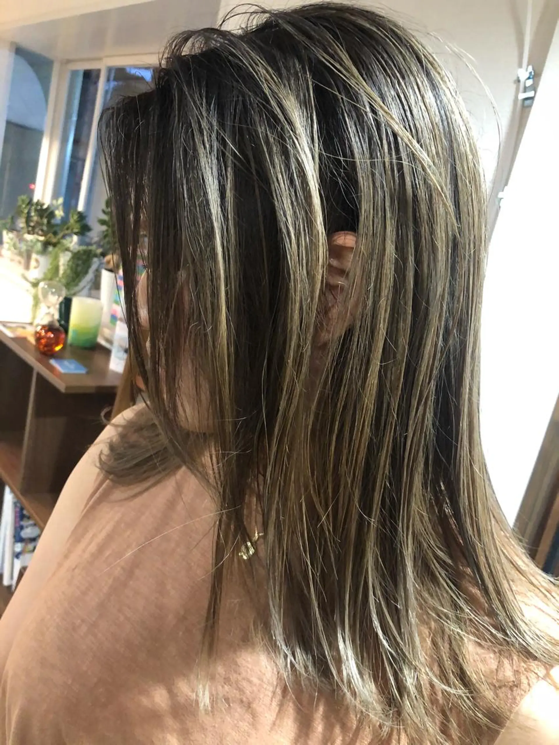 ミディアム カラー バレイヤージュ レイヤーカット カット ヘアカラー トリートメント レイヤーカット匠 イソザキノリユキのヘアスタイル