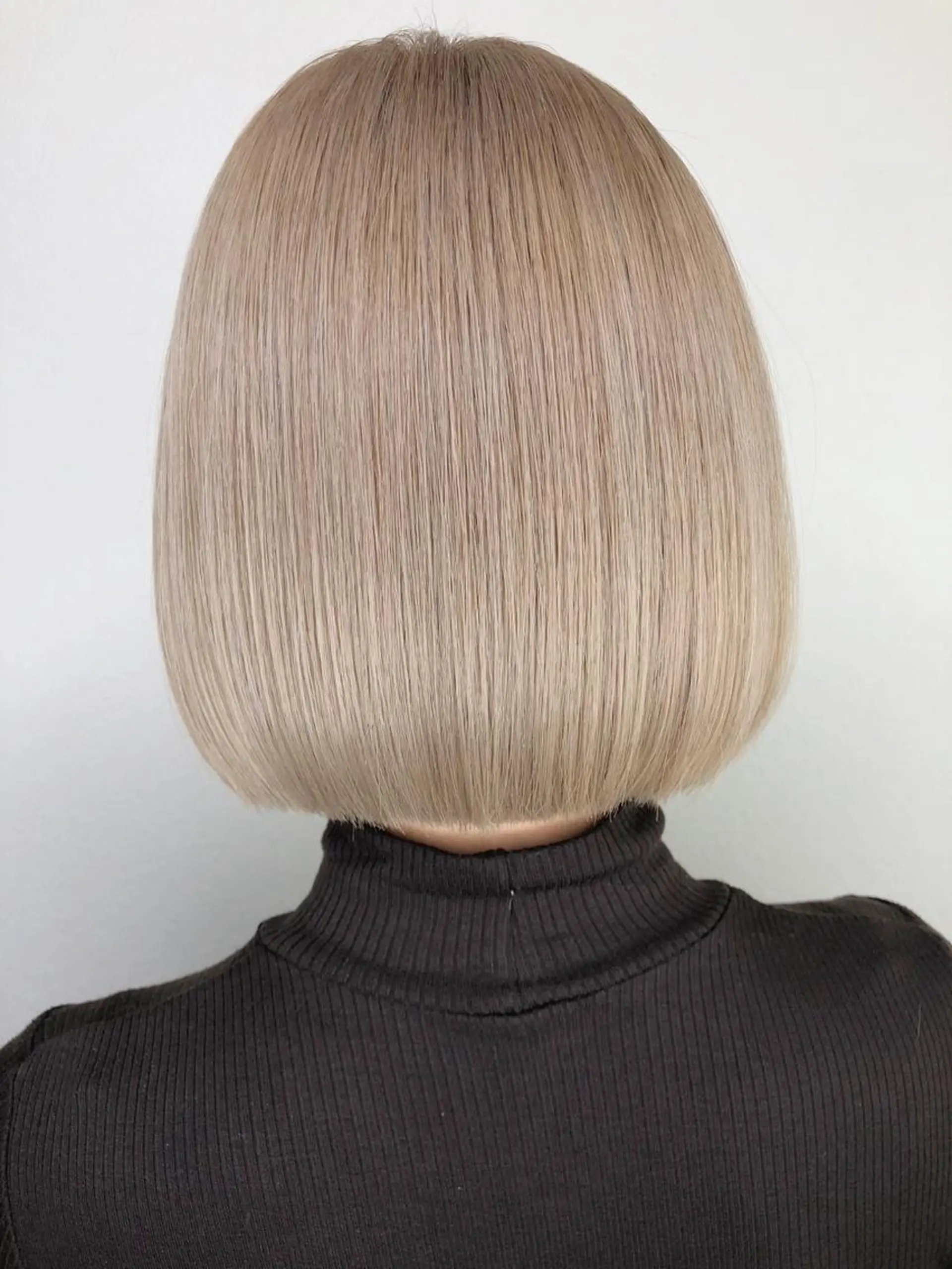 ショート カラー アディクシーカラー バレイヤージュ ベージュカラー ブリーチ ブロンド ito. ブリーチ/髪質改善のヘアスタイル