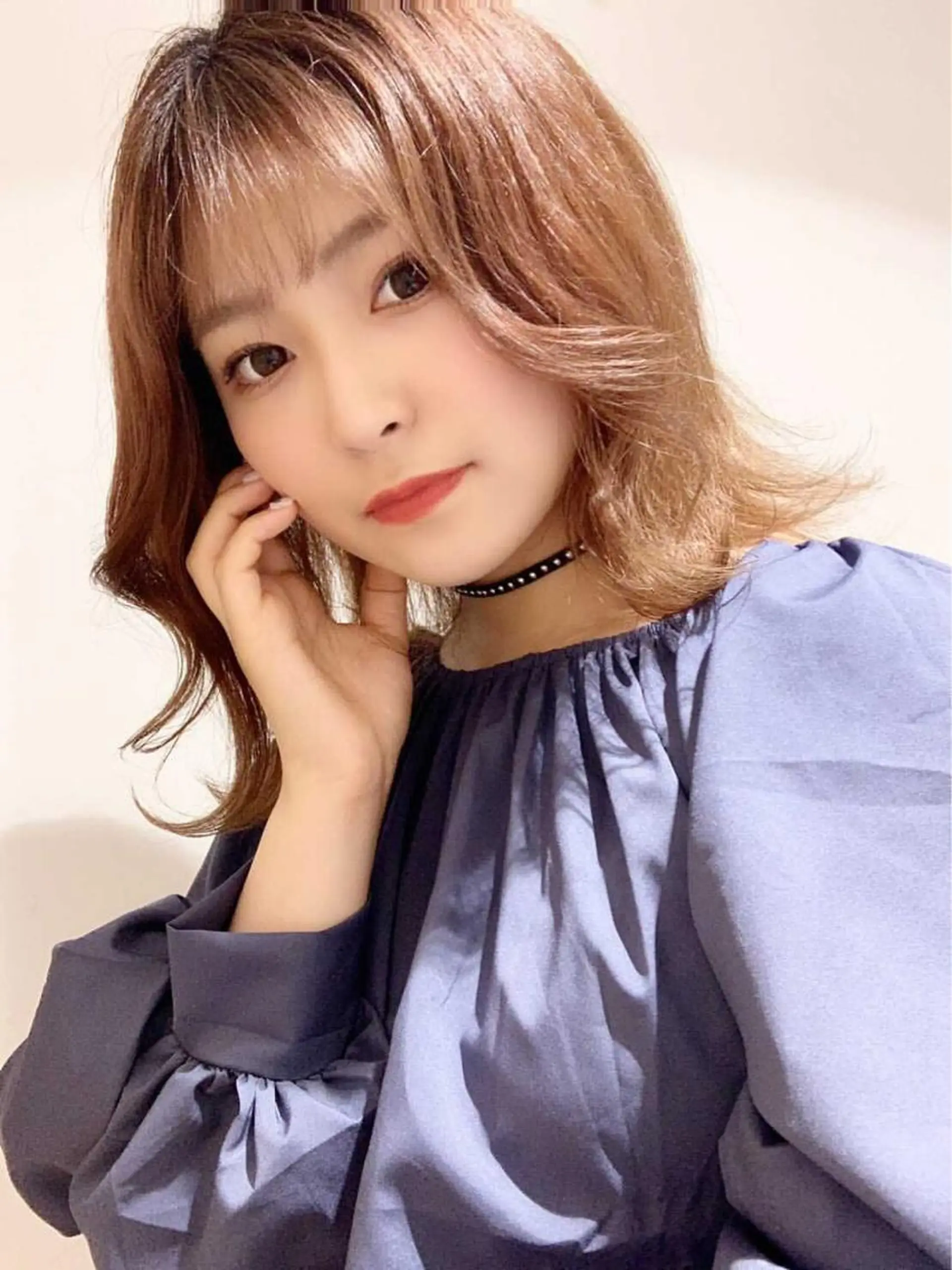 ミディアム カット ヘアカラー トリートメント サロウィン新宿三丁目East所属・顔周りレイヤー/新宿 /モテ艶カラー/航介のヘアスタイル