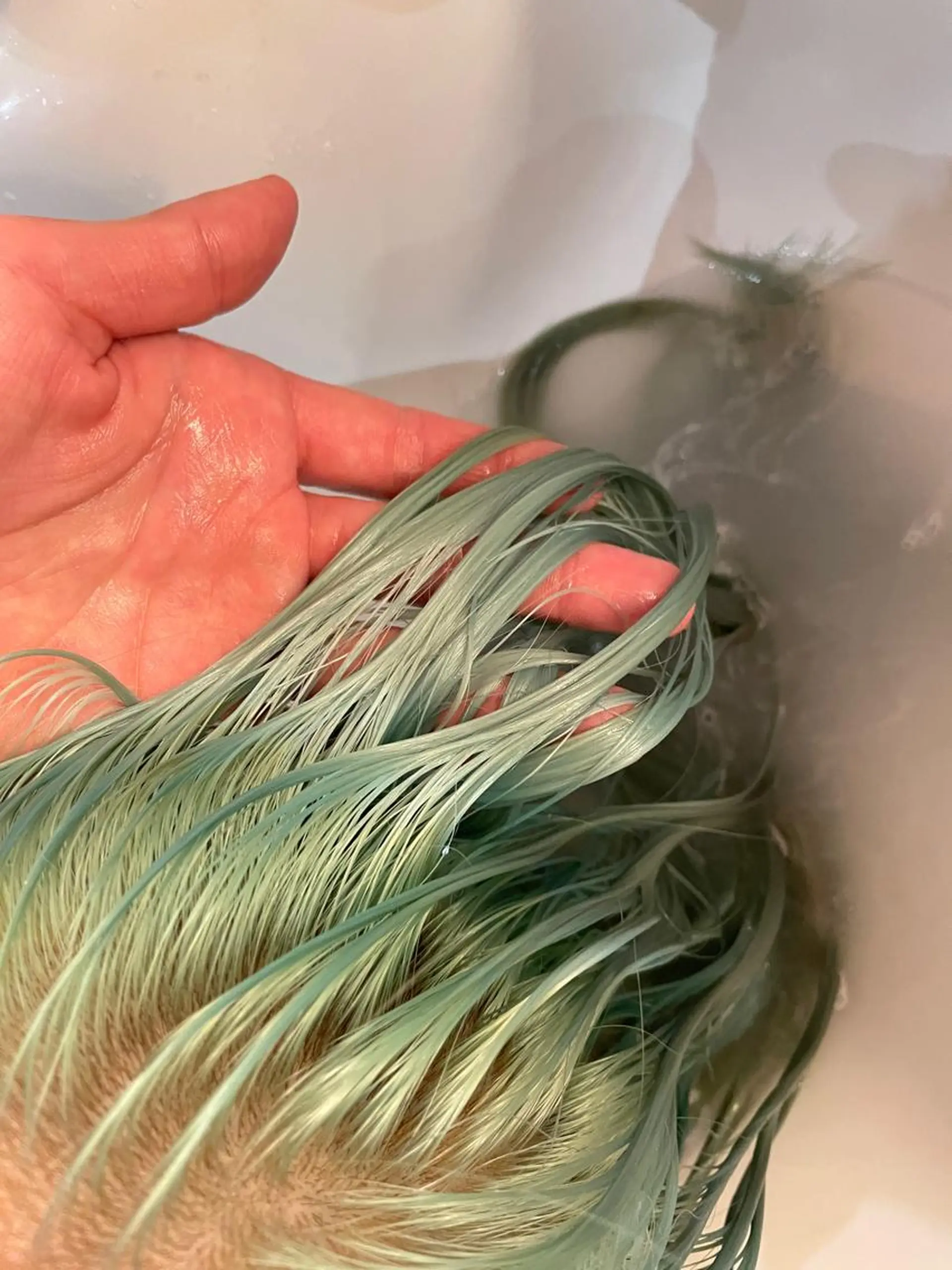 ミディアム カラー ブリーチ ダブルカラー インナーカラー 透明感カラー 大人グレージュ有村のヘアスタイル