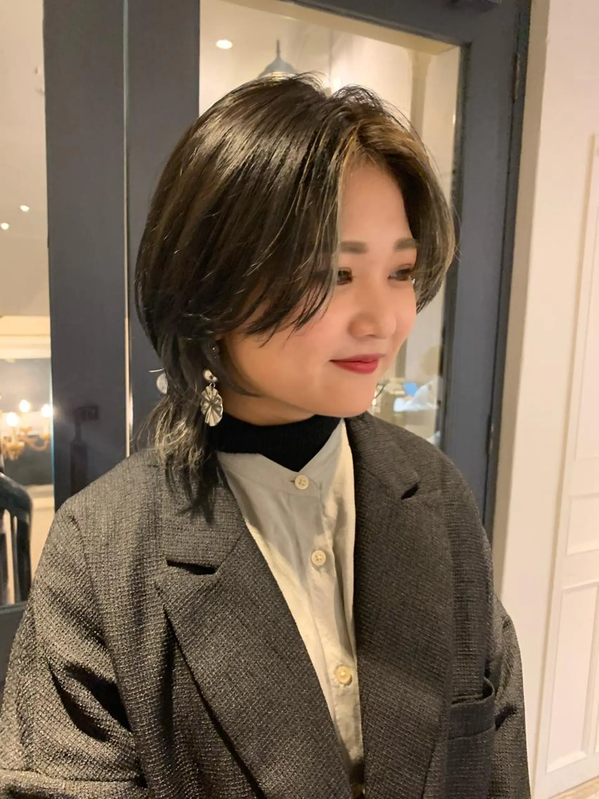 ミディアム カラー ハイライトカラー ハイライト ウルフカット カット ヘアカラー トリートメント ウルフレイヤーカット /チヒロのヘアスタイル