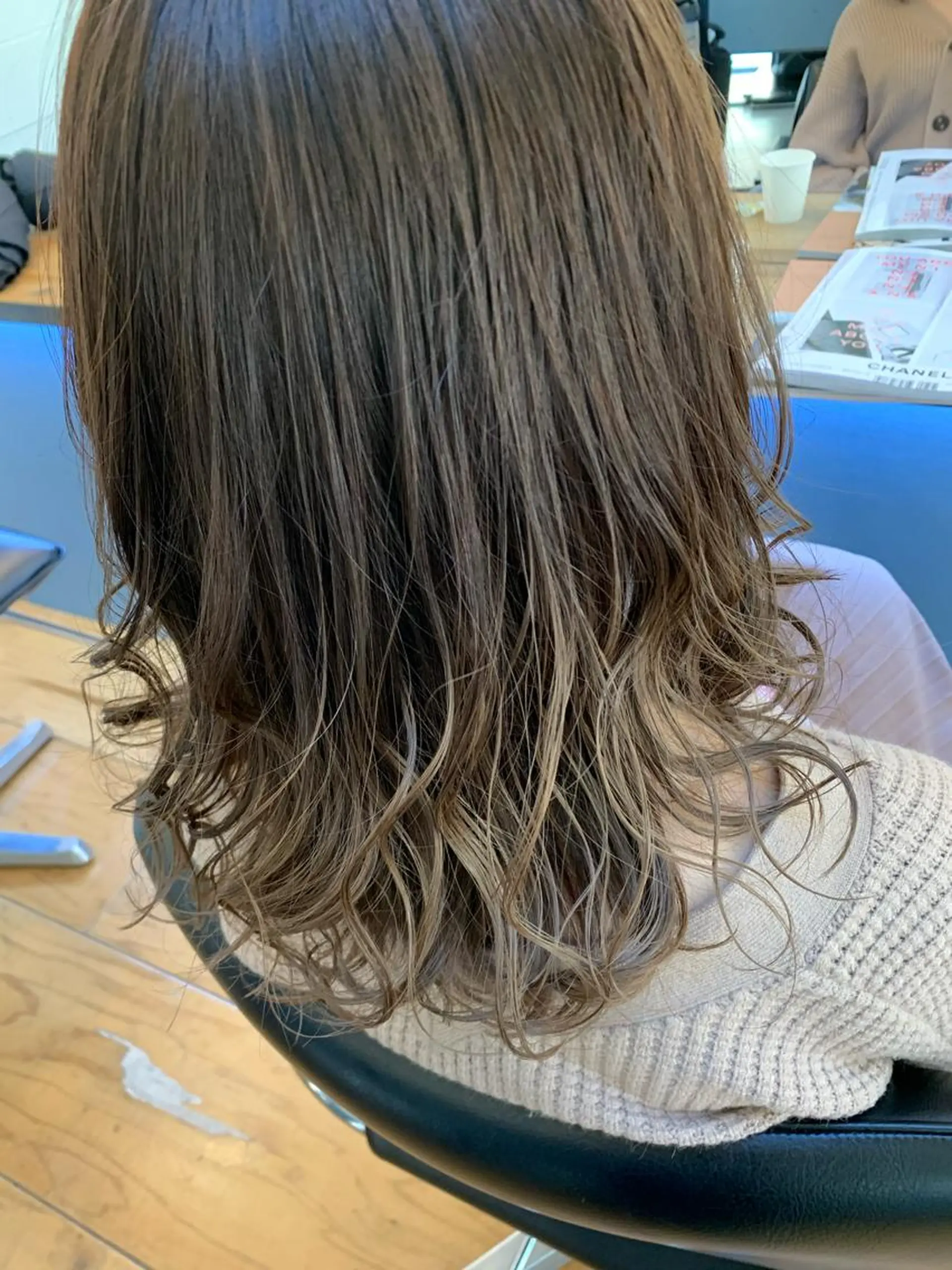 ミディアム カラー グレージュ ハイライトカラー ハイライト Lagom なかだのヘアスタイル