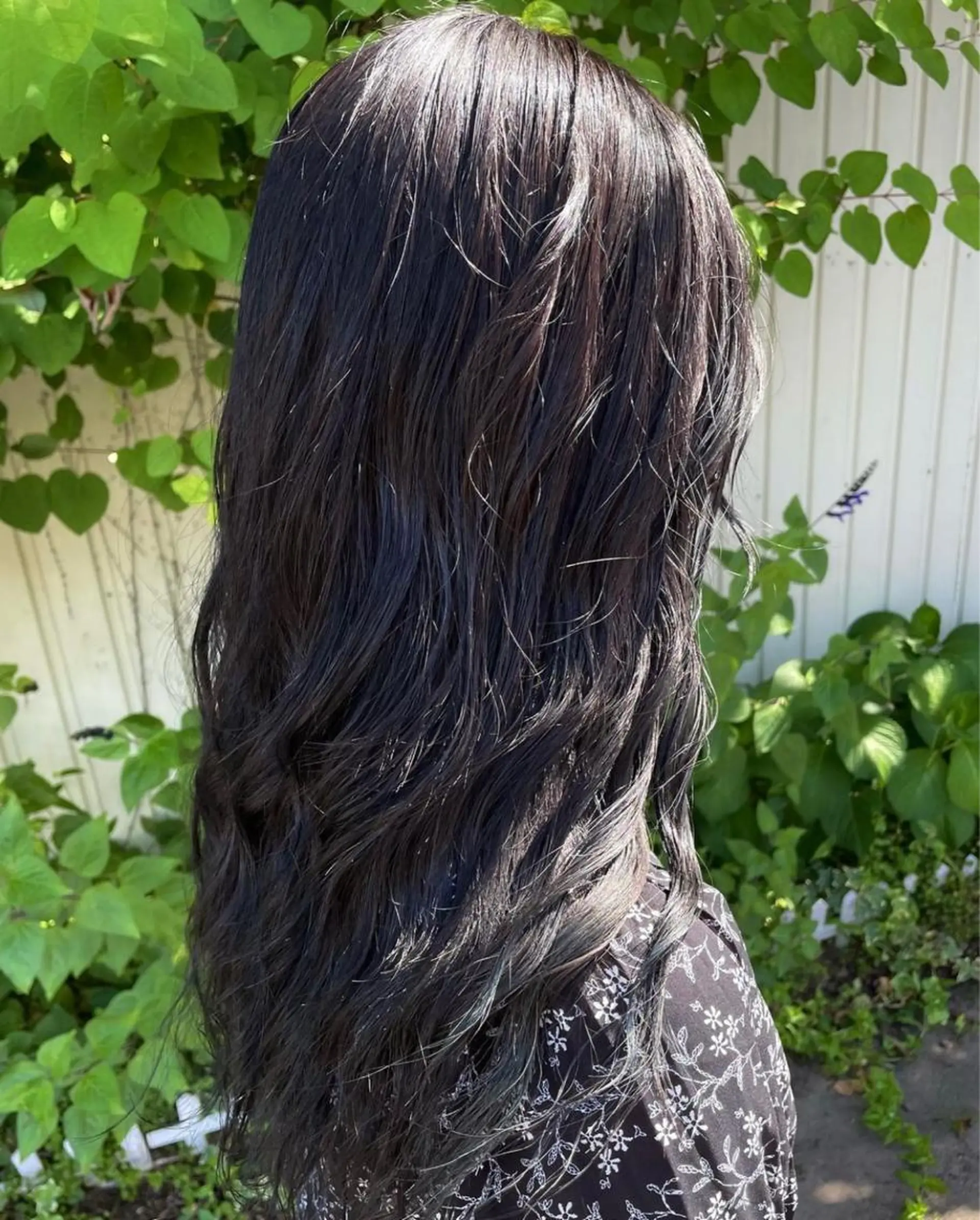 ロング カラー アッシュ 黒髪 ブルーカラー ブルーブラック 透明感カラー ヘアカラー トリートメント 齋藤 梨乃のヘアスタイル