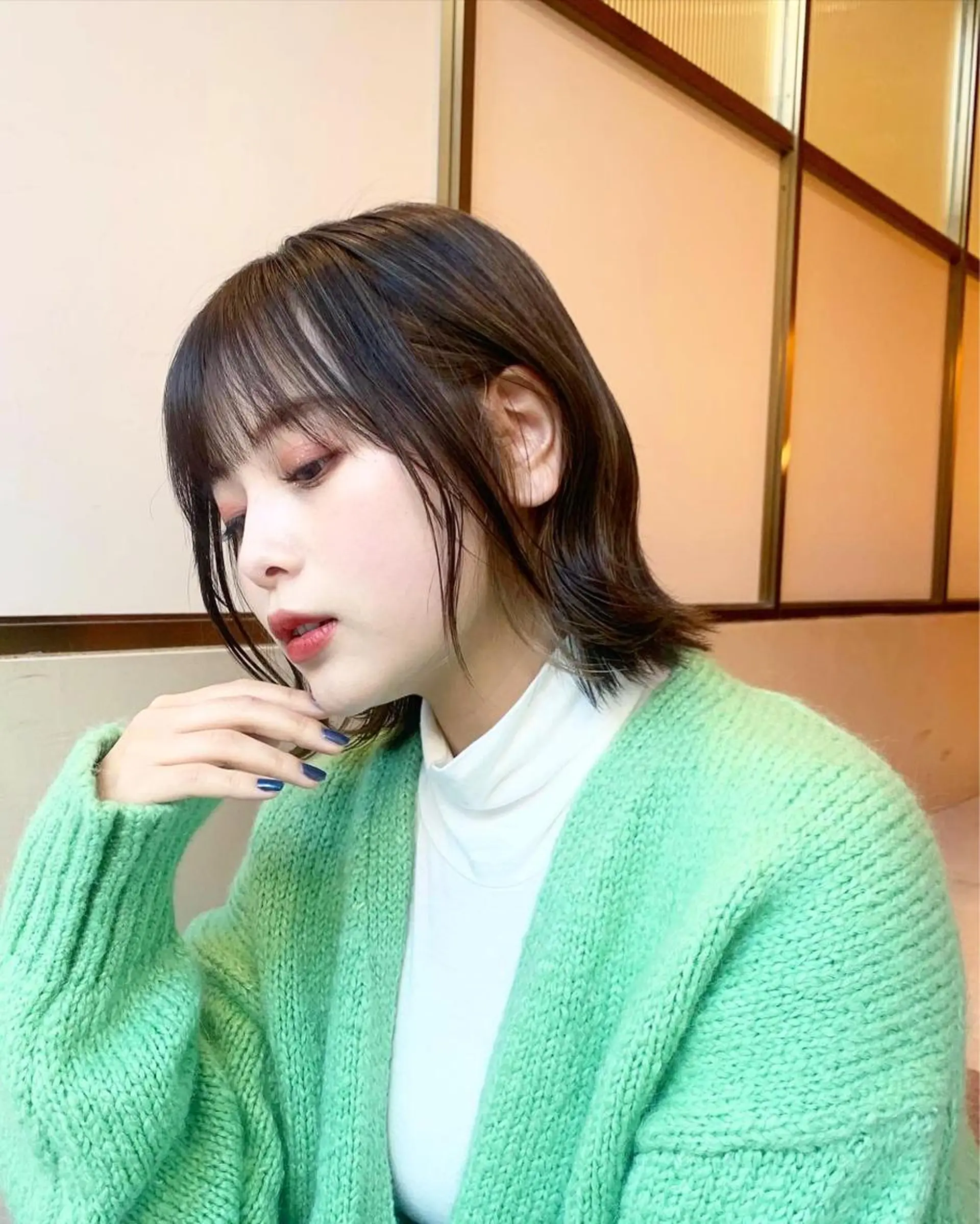 ショート カラー 切りっぱなしボブ インナーカラー ボブ カット ヘアカラー トリートメント レイヤー専門家 ダブルカラー修のヘアスタイル