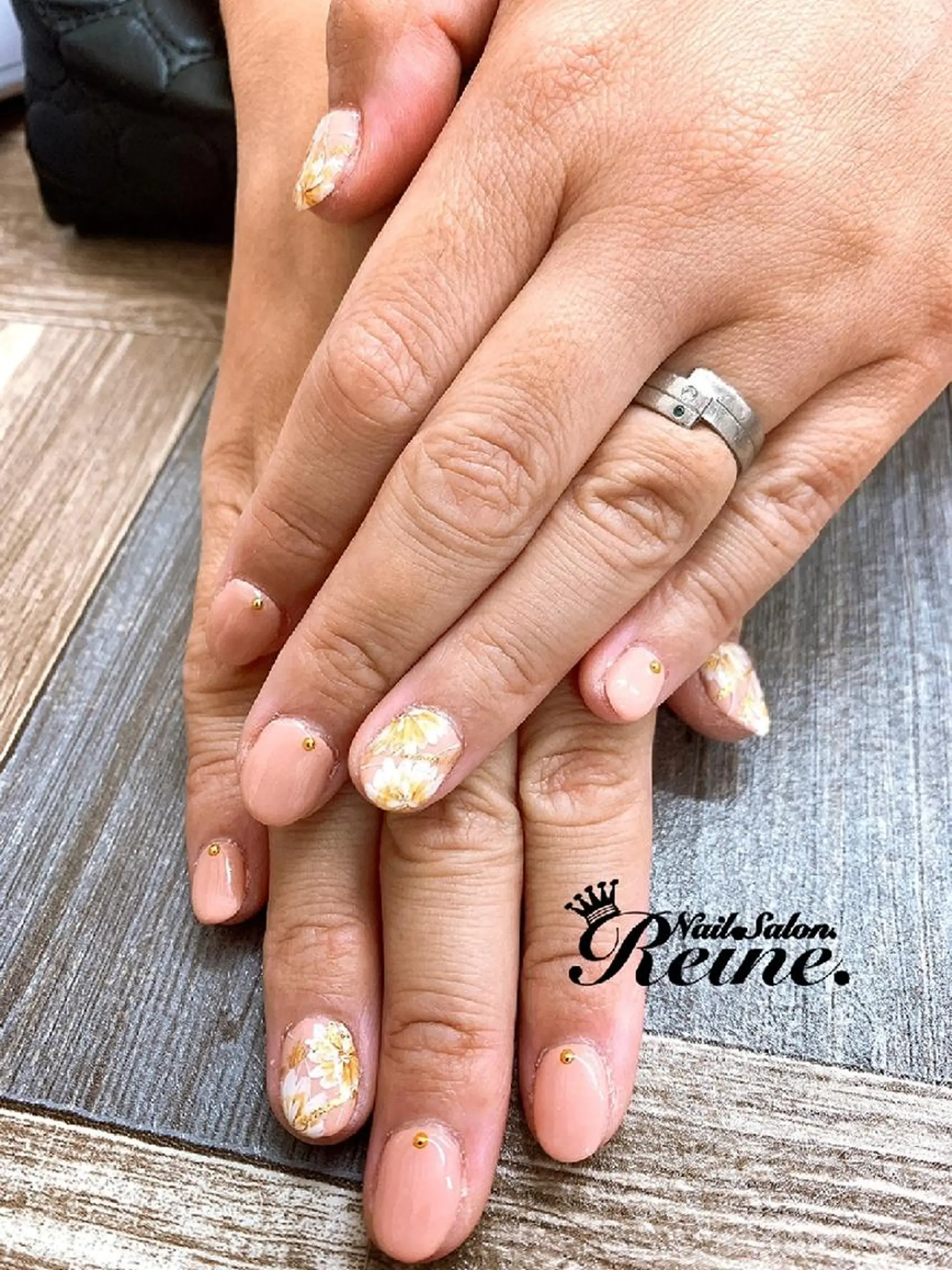 ネイル Nailsalon Reine所属・玉栄 伶奈のネイルデザイン