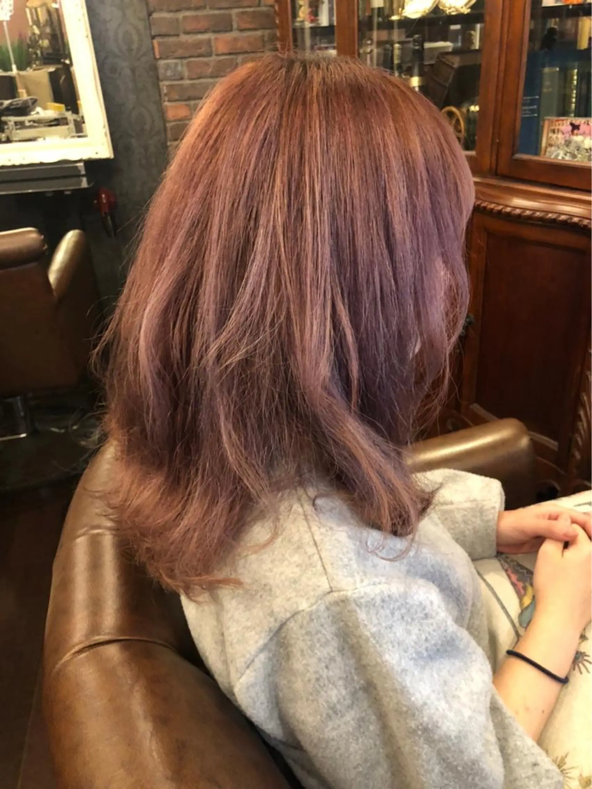 セミロング カラー ブリーチ 藤井菜々 （エルベスアクト）のヘアスタイル