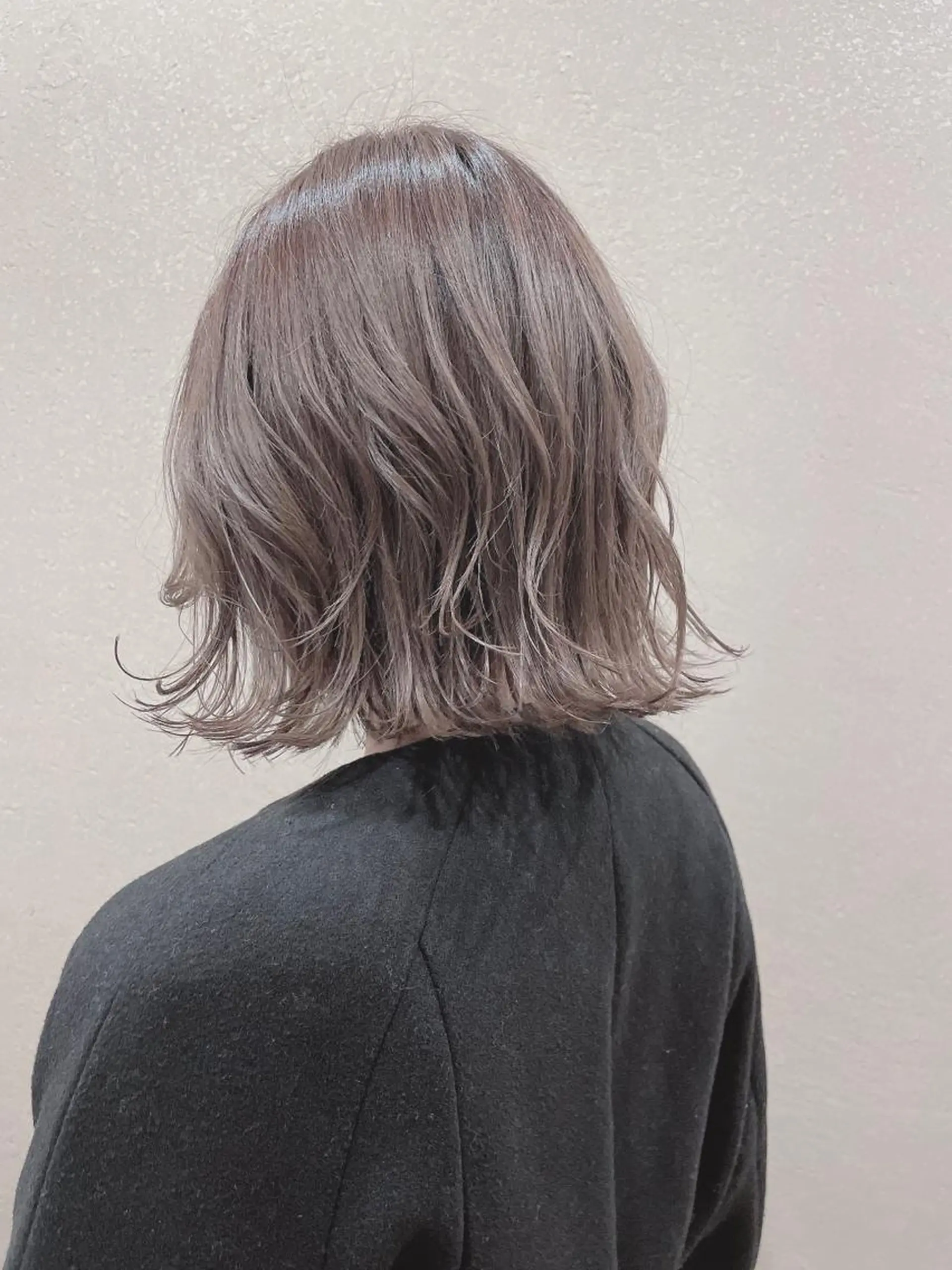 ミディアム カラー グレージュ 外ハネヘア 赤味消し髪質改善特化 🫧eyl西梅田🫧のヘアスタイル