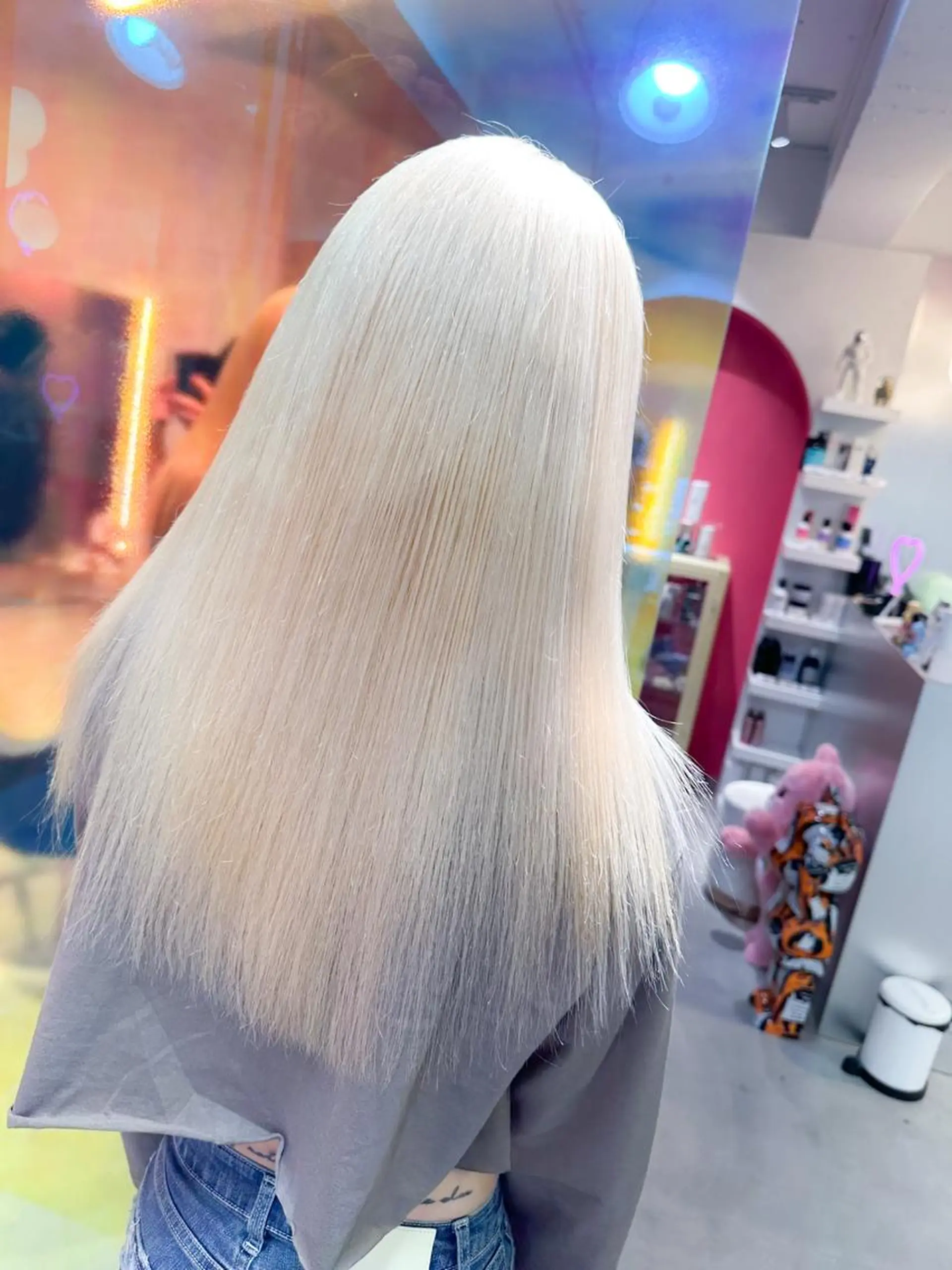 ロング カラー ブリーチ エドルカラー イルミナカラー ロング ヘアカラー BOX mico.のヘアスタイル