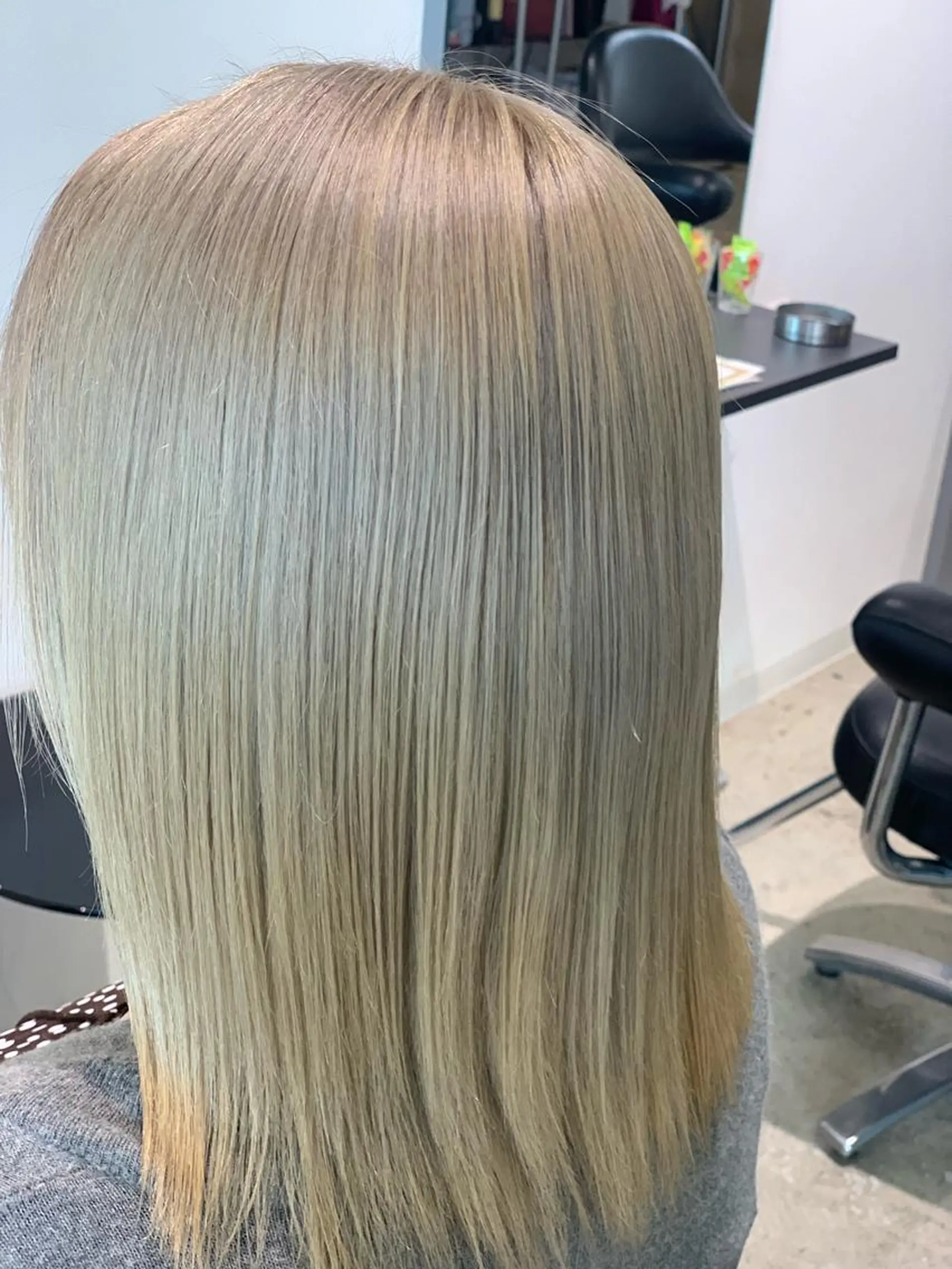 ミディアム Lilly 中谷友里のヘアスタイル