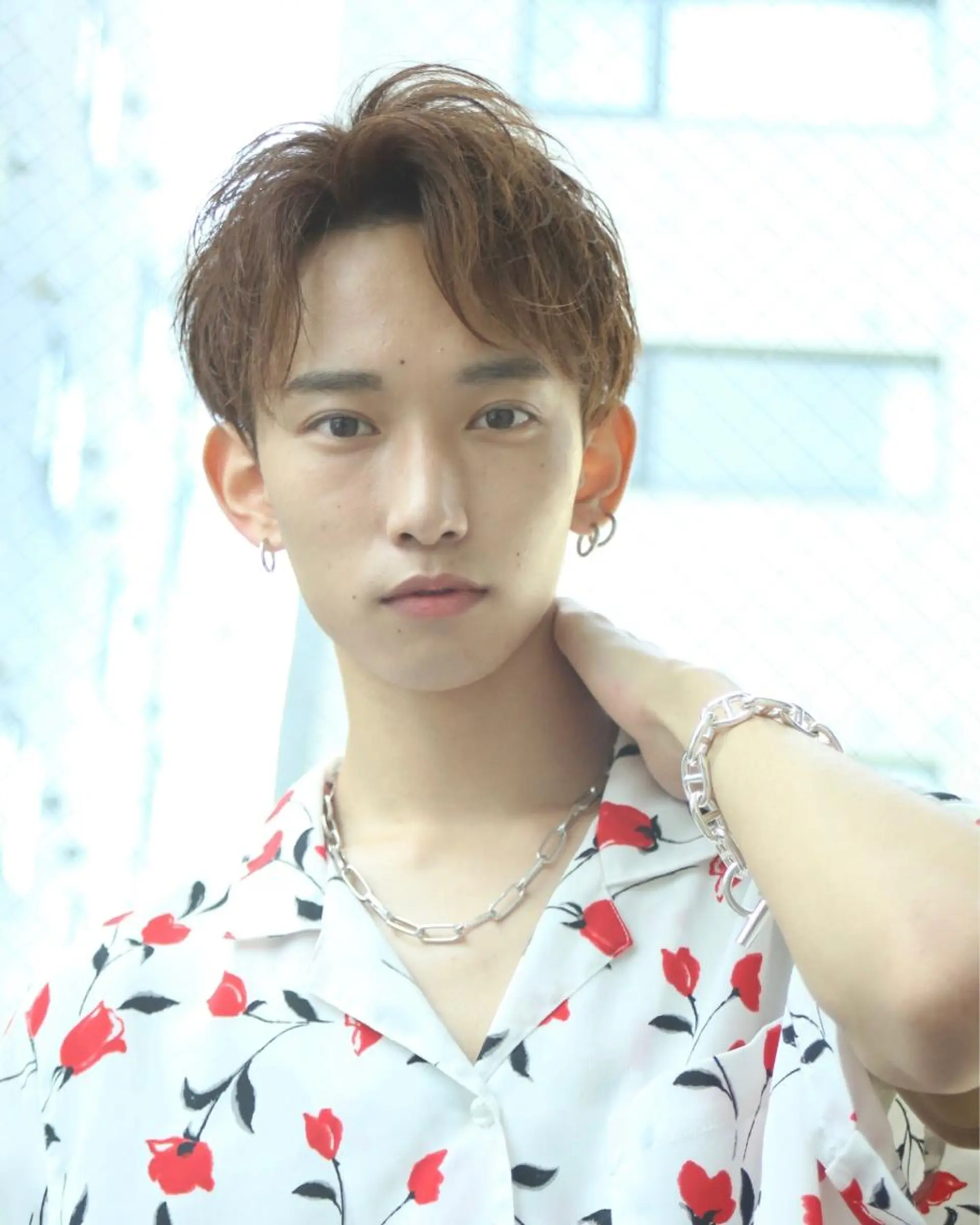 ショート パーマ ヘアアレンジ メンズ アップバング メンズブリーチ センターパート ダウンパーマ フェードカット カット トリートメント ヘアセット 【メンズヘアの匠】 タニ 心斎橋 アメ村のヘアスタイル