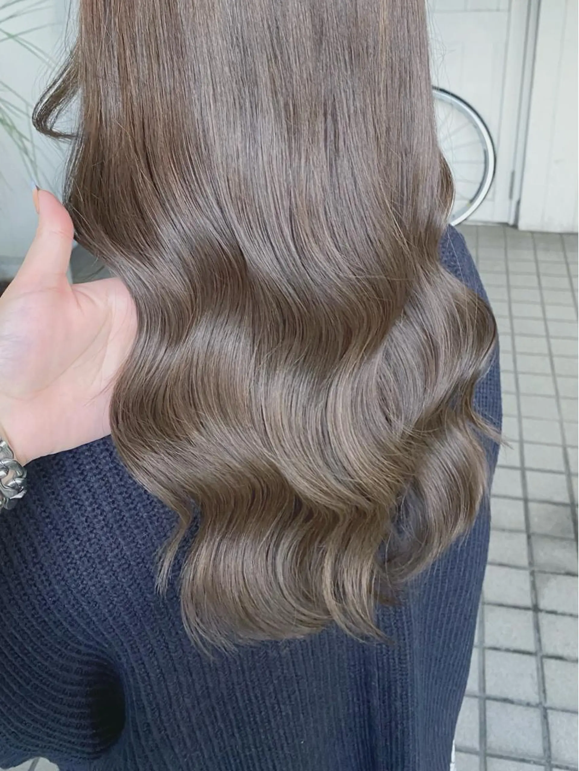 ミディアム アッシュ ハイライト sio.nail&eyebrow salon shimokitazawa2号店所属・nailist mana𖤐´-のネイルデザイン