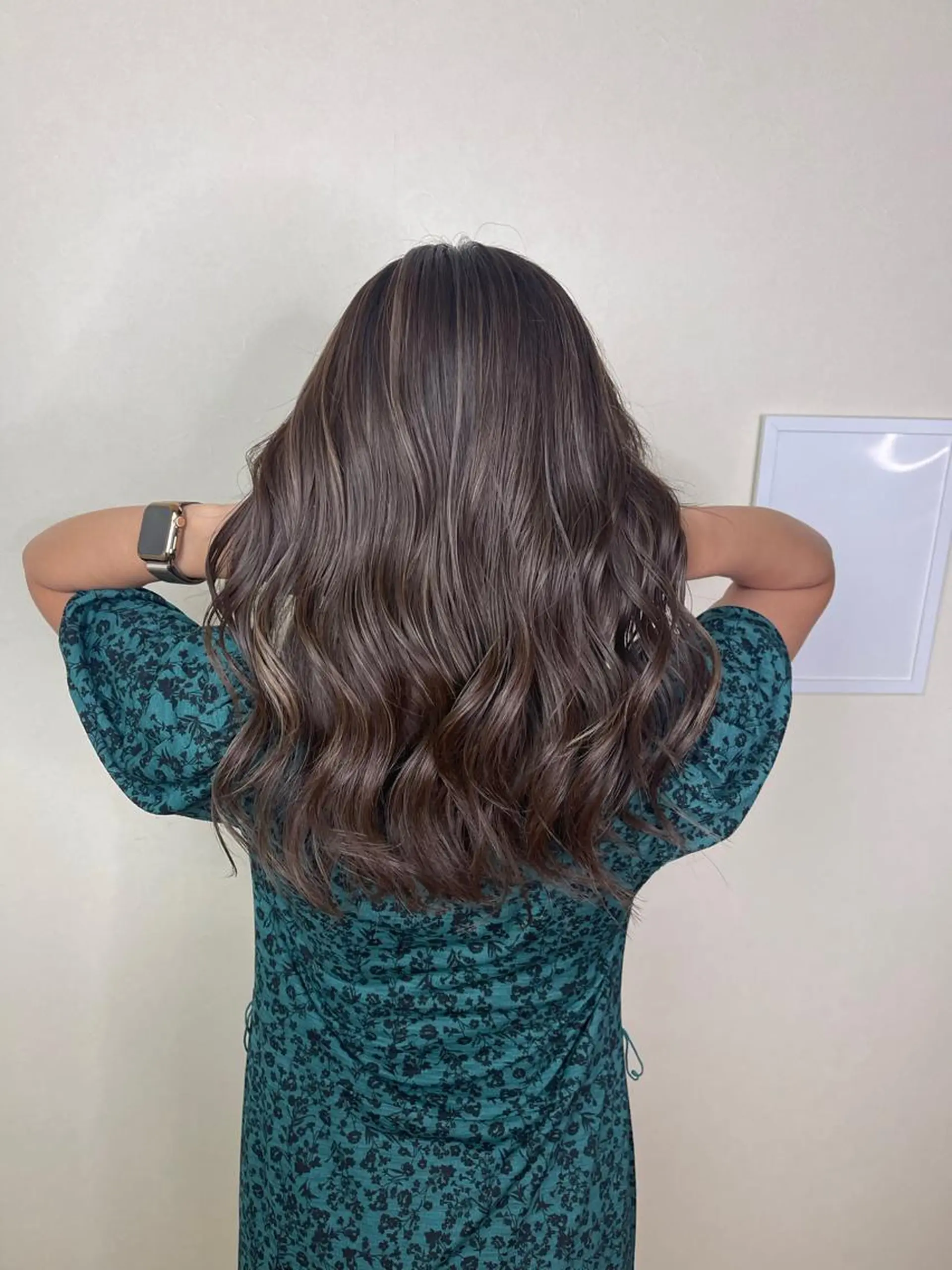 セミロング カラー グレージュ ハイライトカラー ハイライト カット ヘアカラー トリートメント ハイライトカラー✨ グレージュ✨鎌倉光洋のヘアスタイル