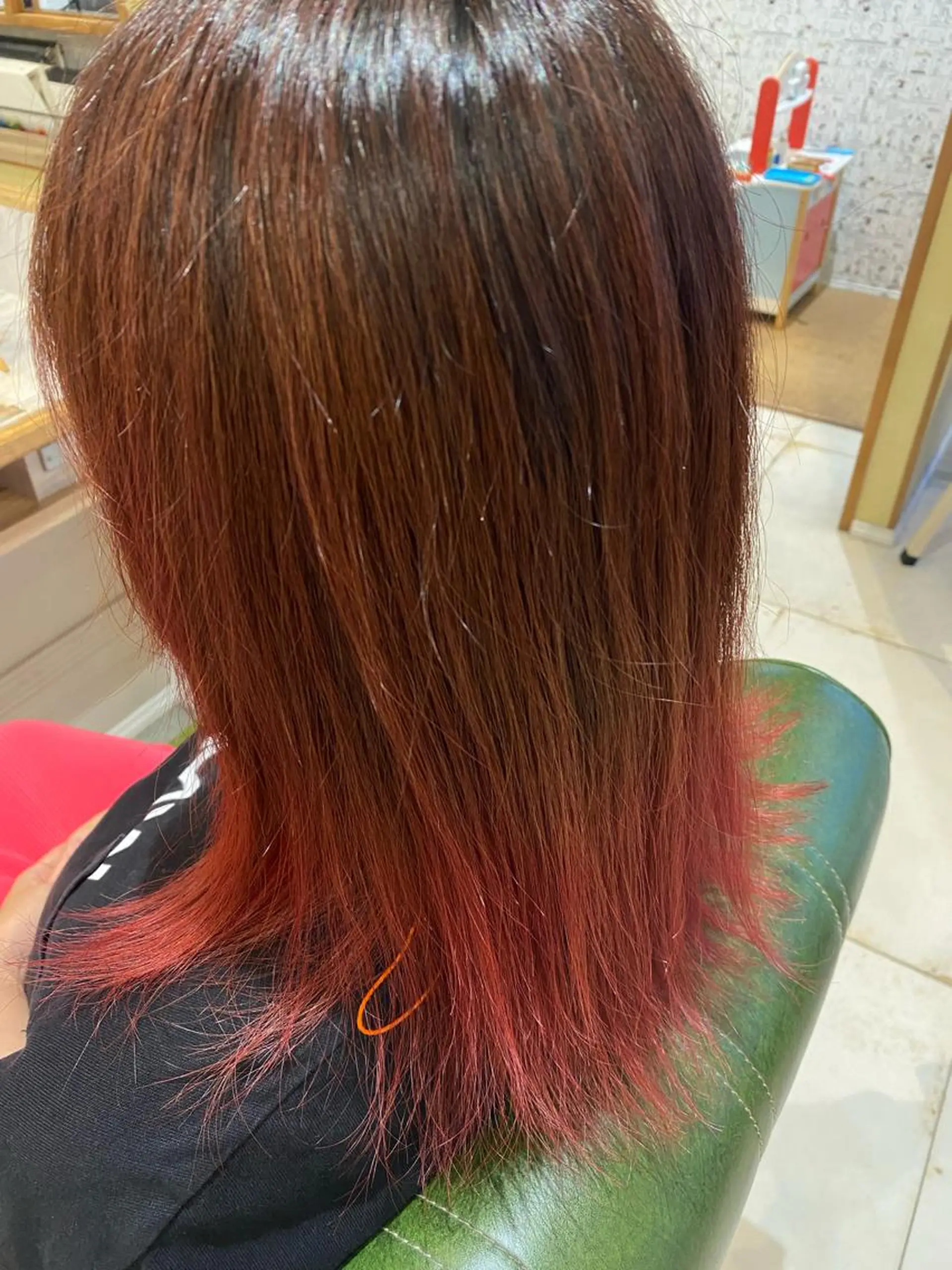 ミディアム カラー グラデーションカラー レッドカラー 床櫻 唯のヘアスタイル