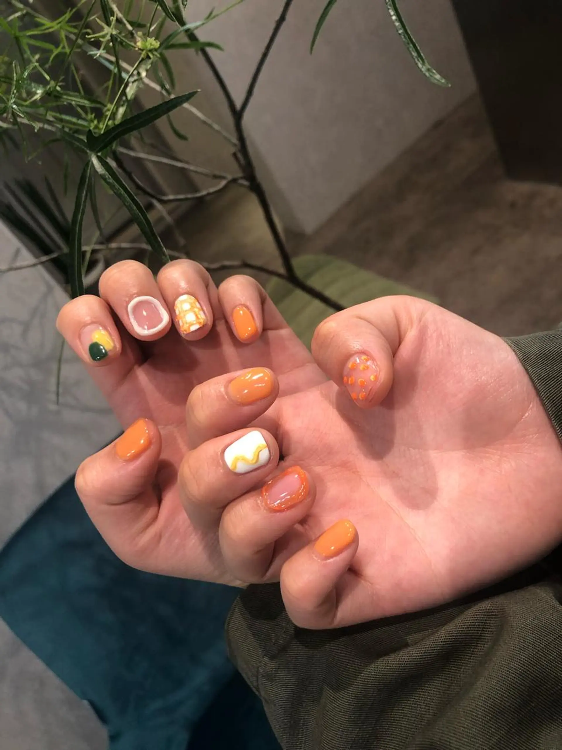 ネイル オレンジ ハンドネイル ナチュラル透明感🌱 小山美樹子のヘアスタイル