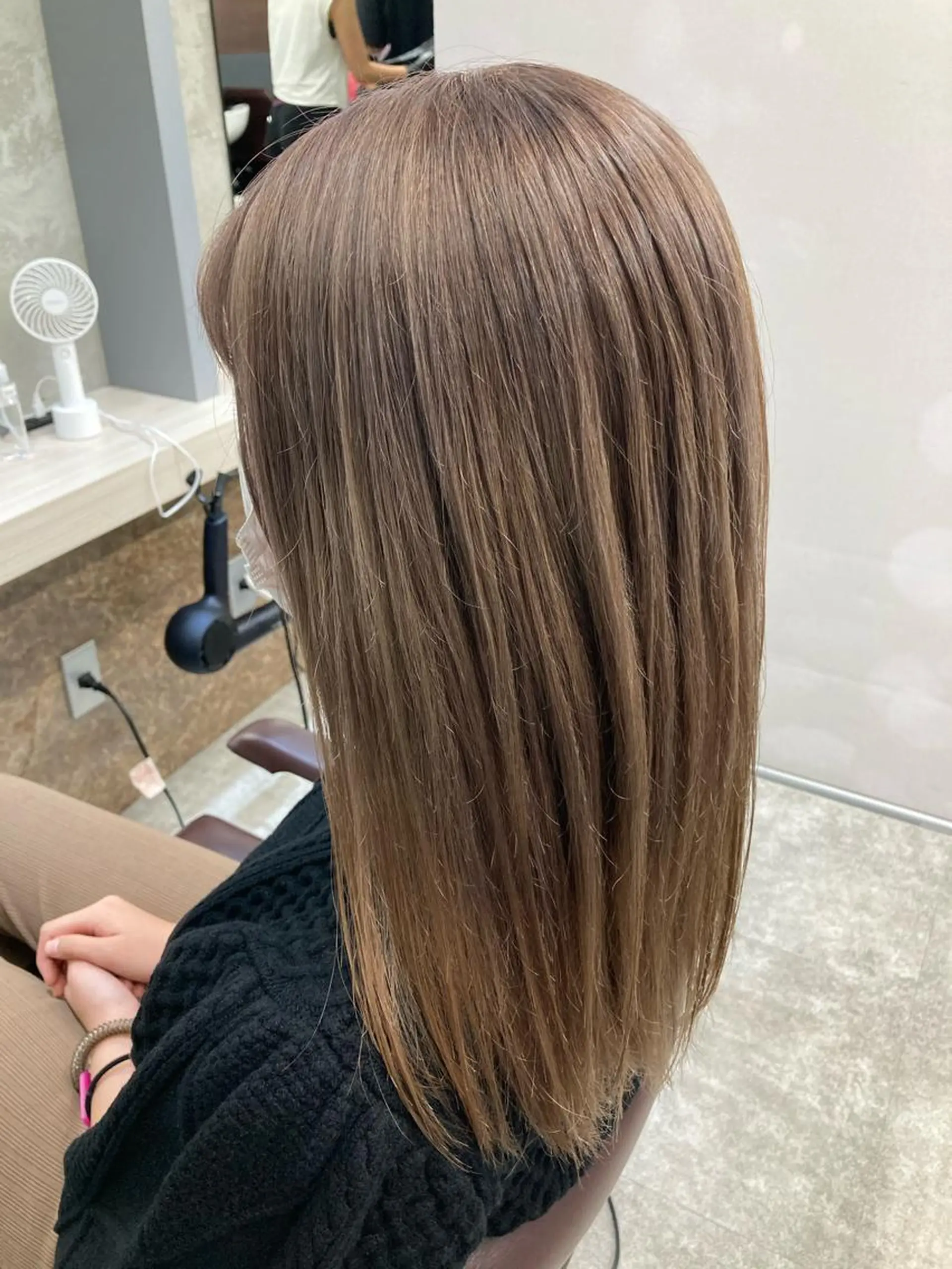 セミロング カラー グレージュ ミルクティーグレージュ ブリーチ&似合せボブ 田中寛十のヘアスタイル