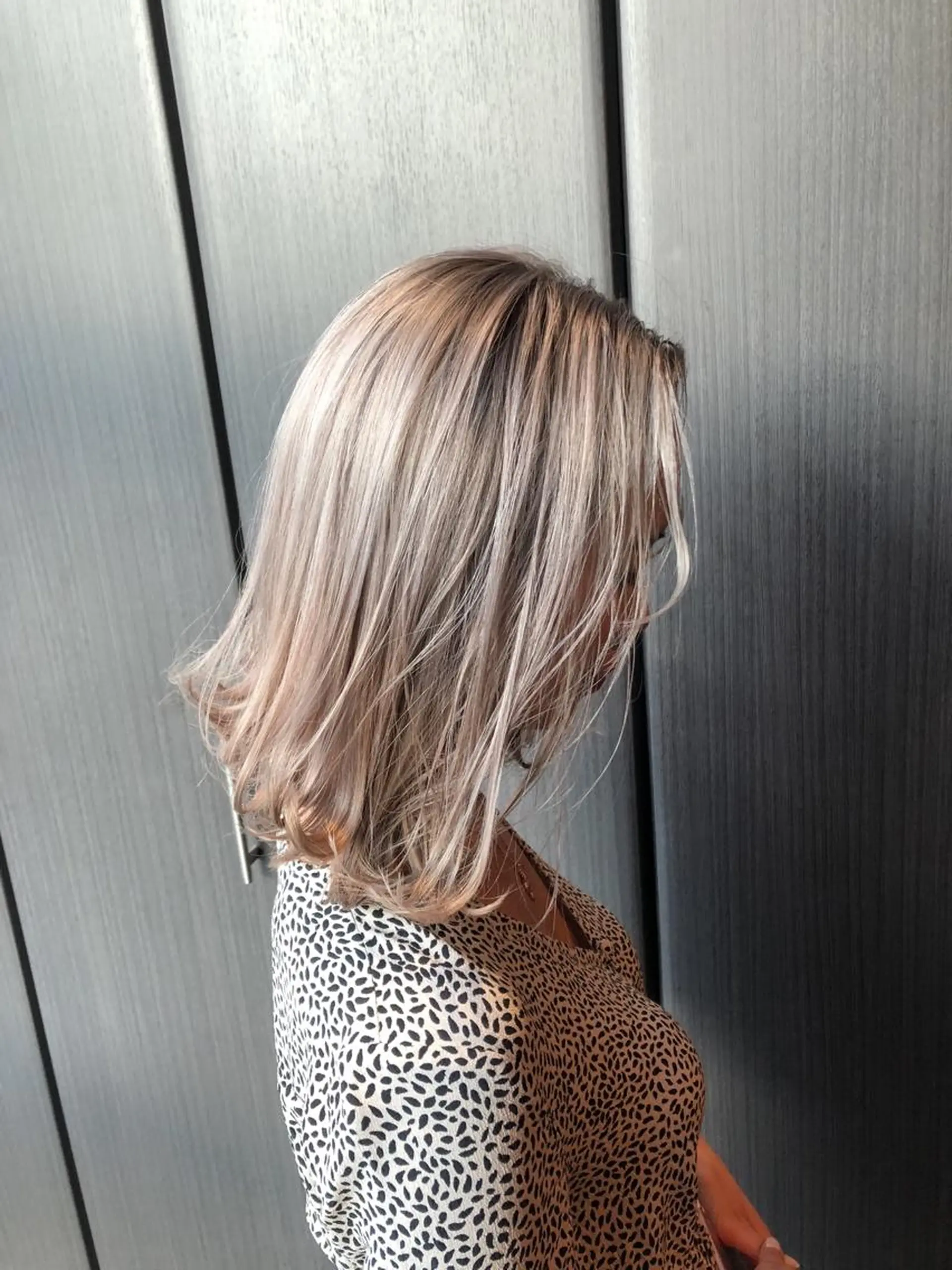 ミディアム カラー ベージュカラー ブリーチ ピンクカラー ホワイトベージュ ヘアカラー トリートメント 渡邊 直輝のヘアスタイル