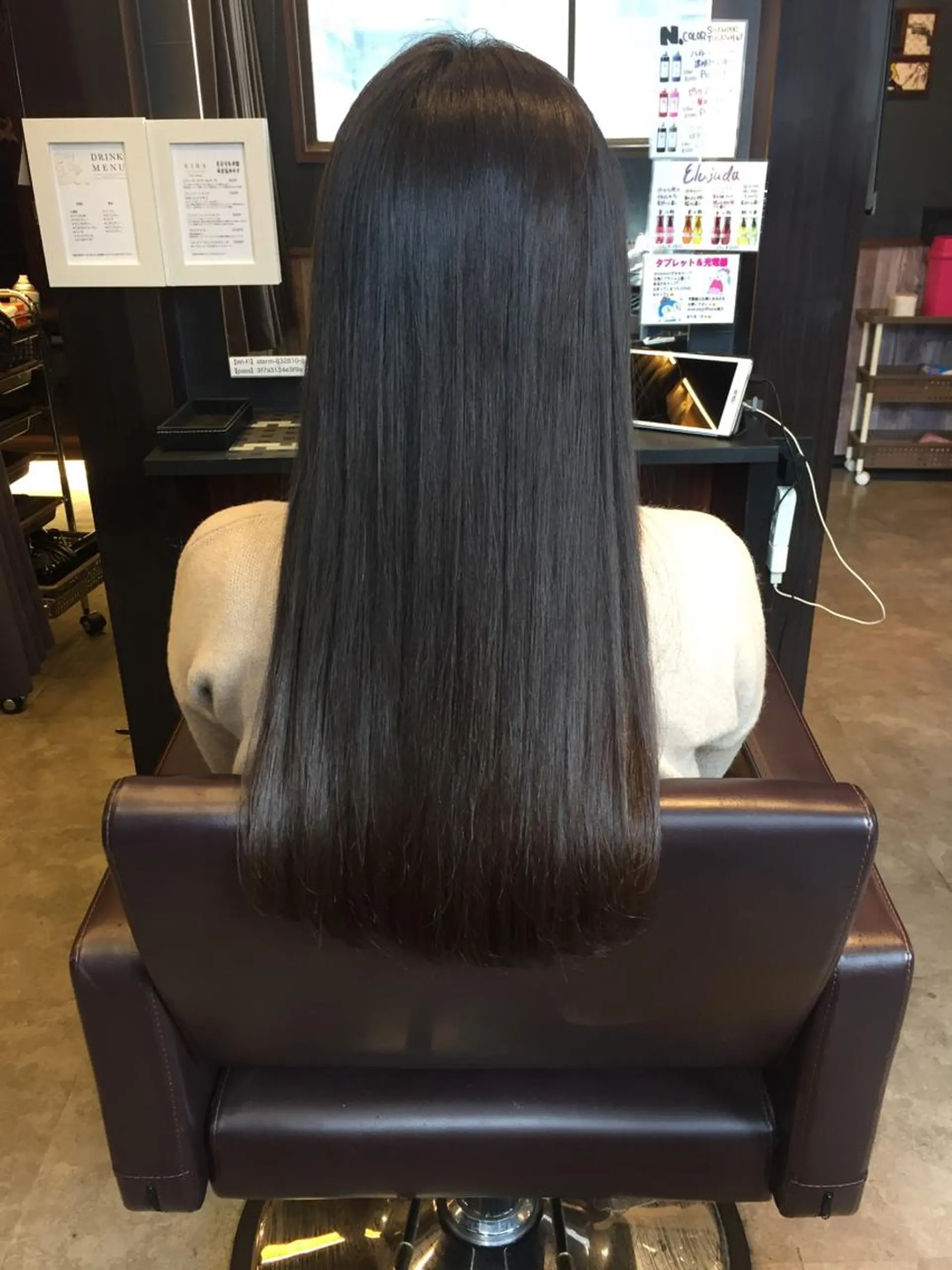 ロング 金澤 愛のヘアスタイル