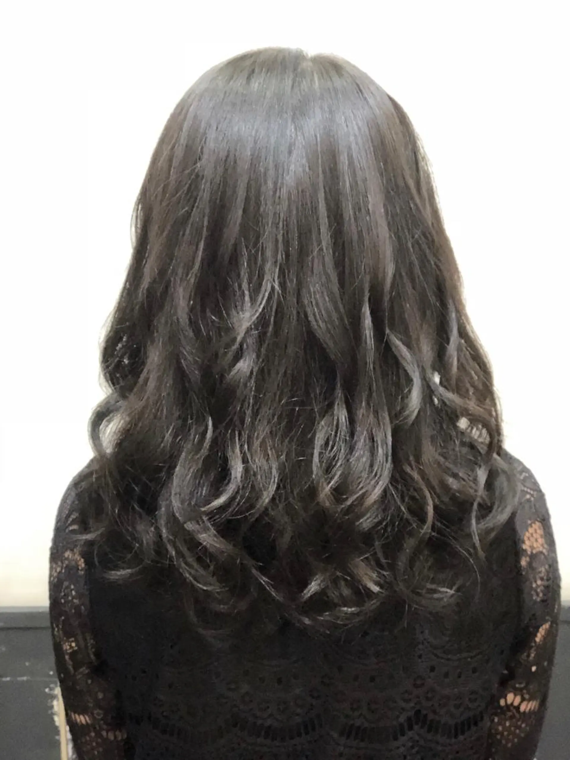 ミディアム カラー パーマ アディクシーカラー ブリーチ ダークグレー ダークグレージュ グレージュ 美髪矯正 🌈髪質改善 山下のヘアスタイル