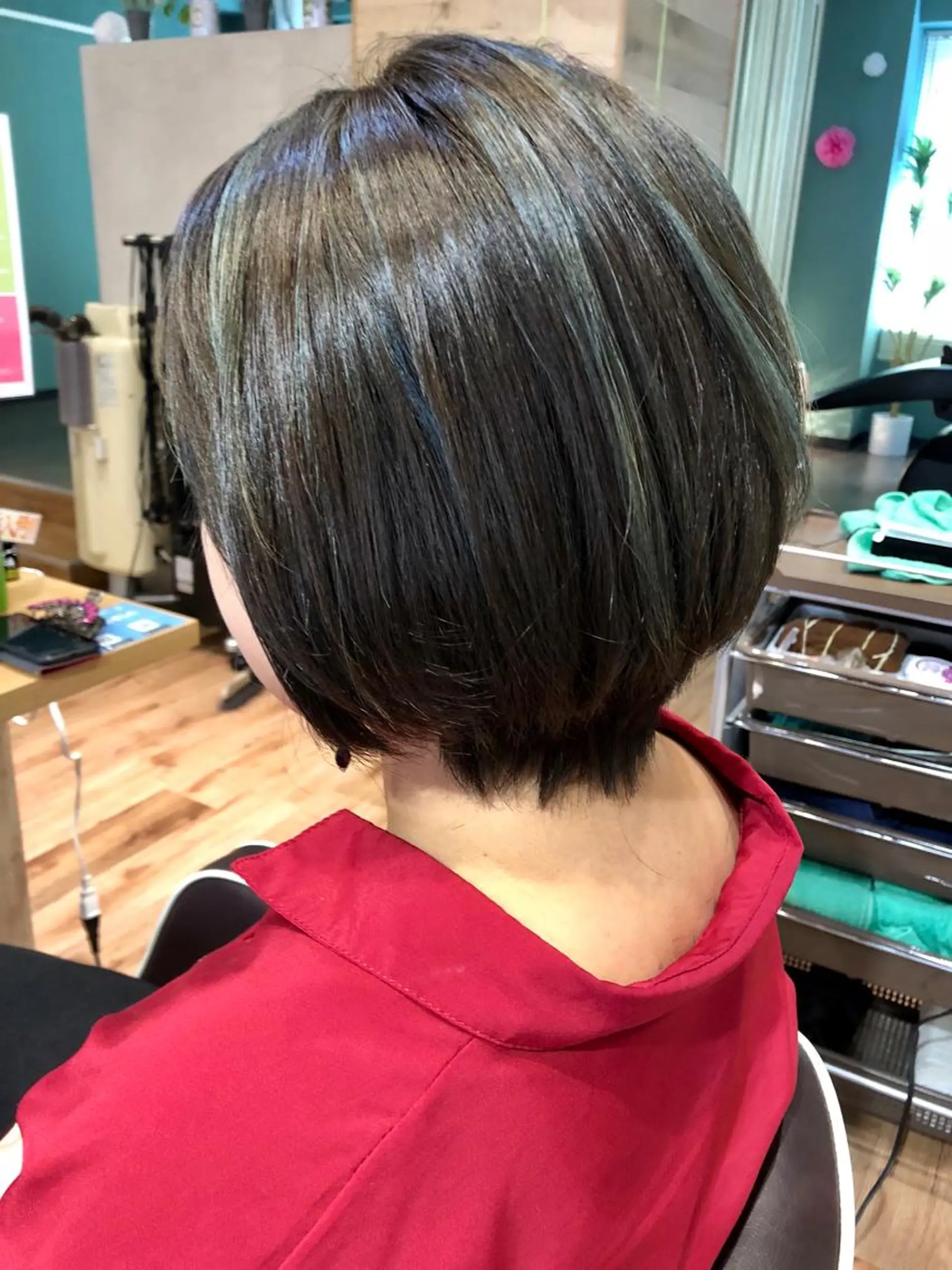ショート カラー トップ スタイリストのヘアスタイル