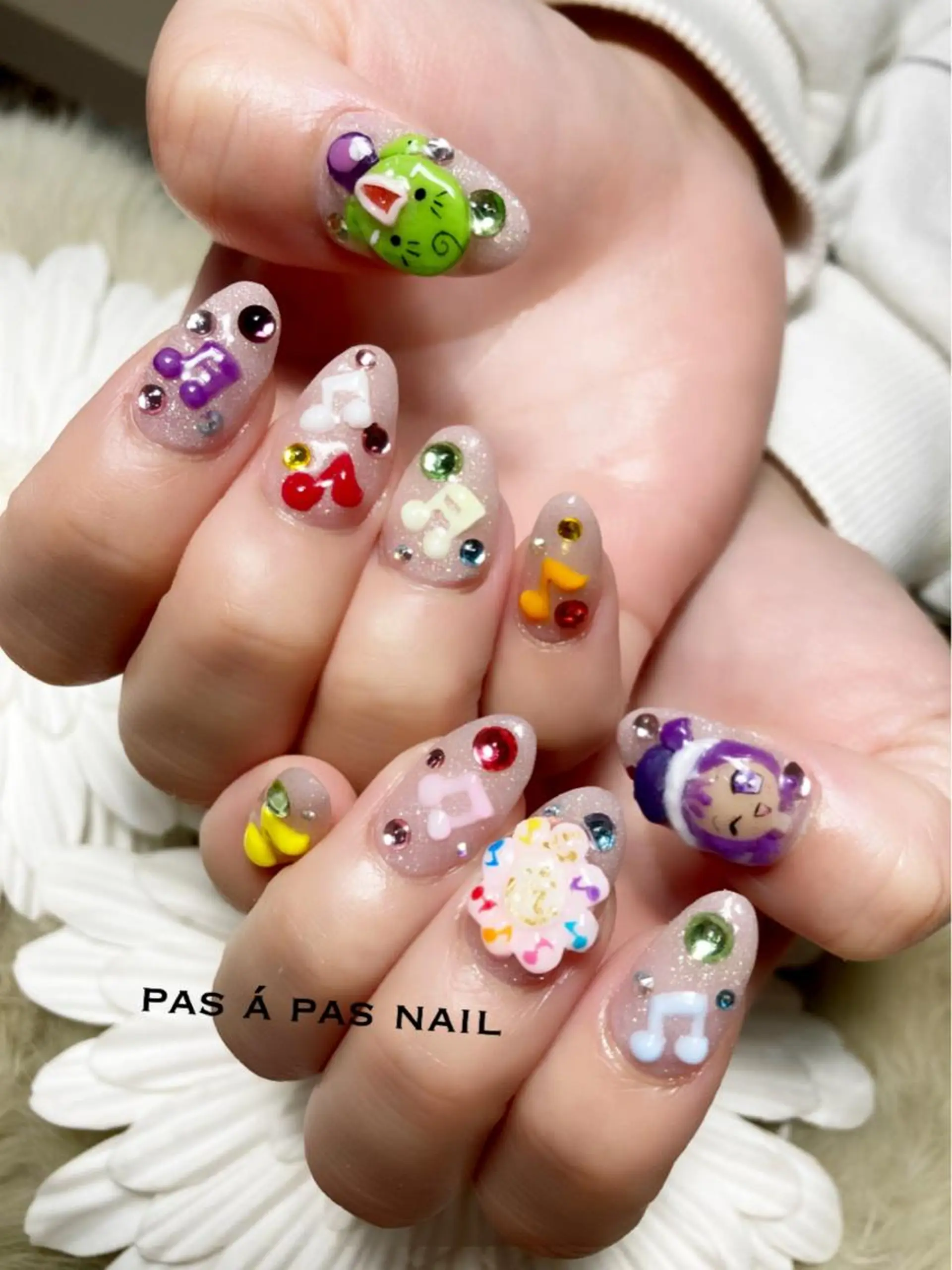 ミディアム ネイル フットネイル ジェルネイル ニュアンスネイル パラジェル スカルプネイル Yakko pas á pasのネイルデザイン
