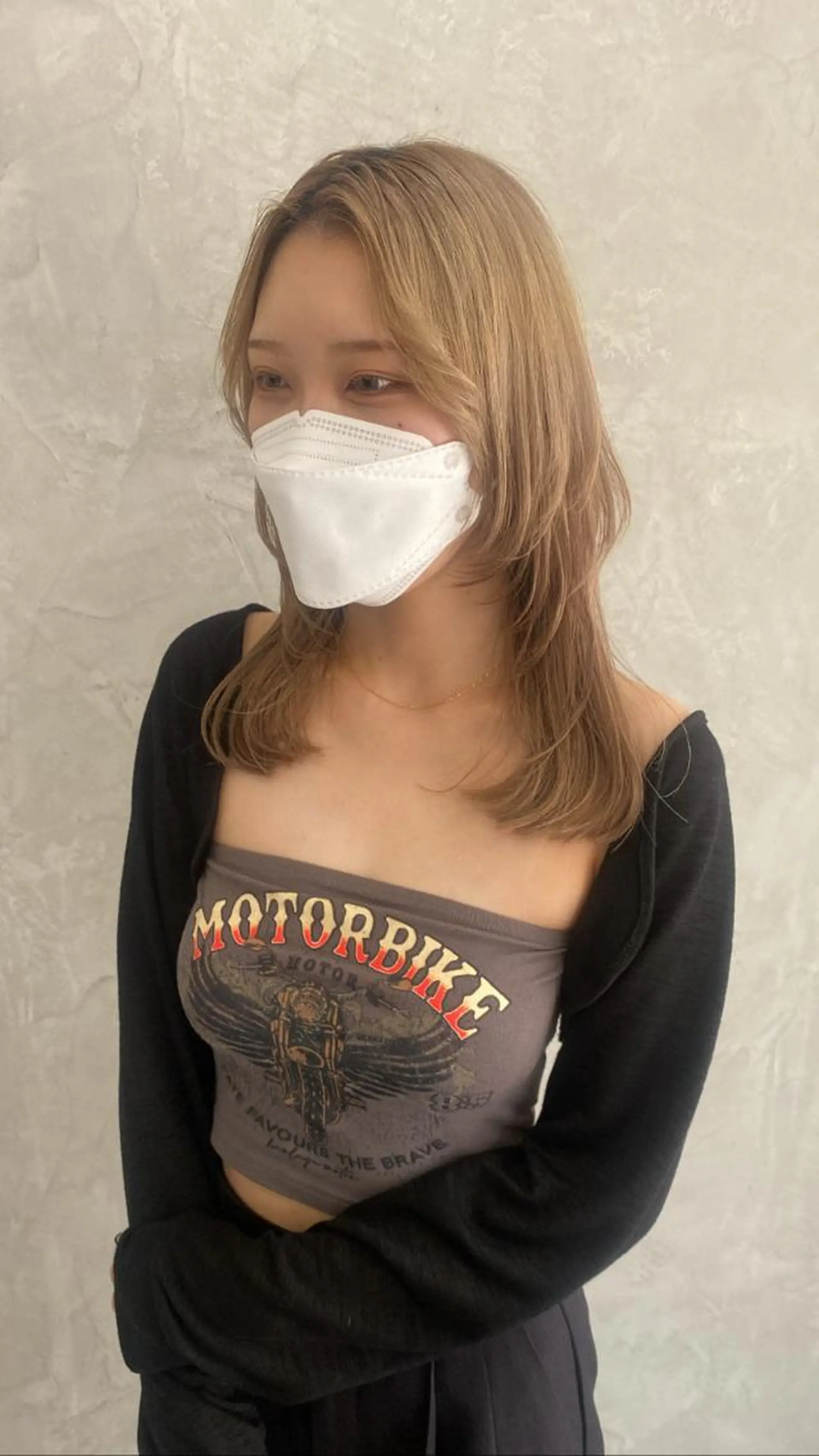ショート カラー ベージュカラー ミルクティーベージュ ウルフカット 佐伯 鼓乃美のヘアスタイル