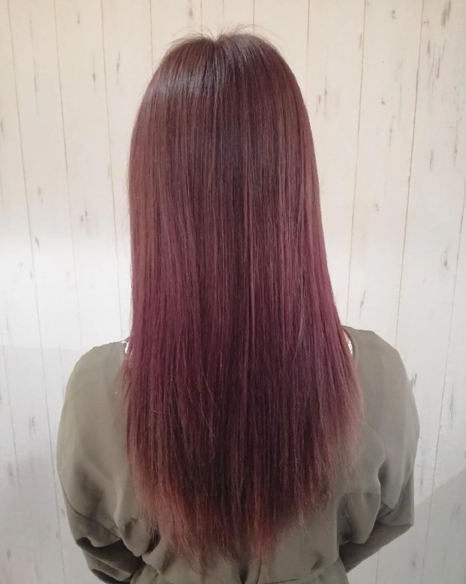 カラー ロング ブリーチ カシス ピンクカラー 西川 敏夫のヘアスタイル