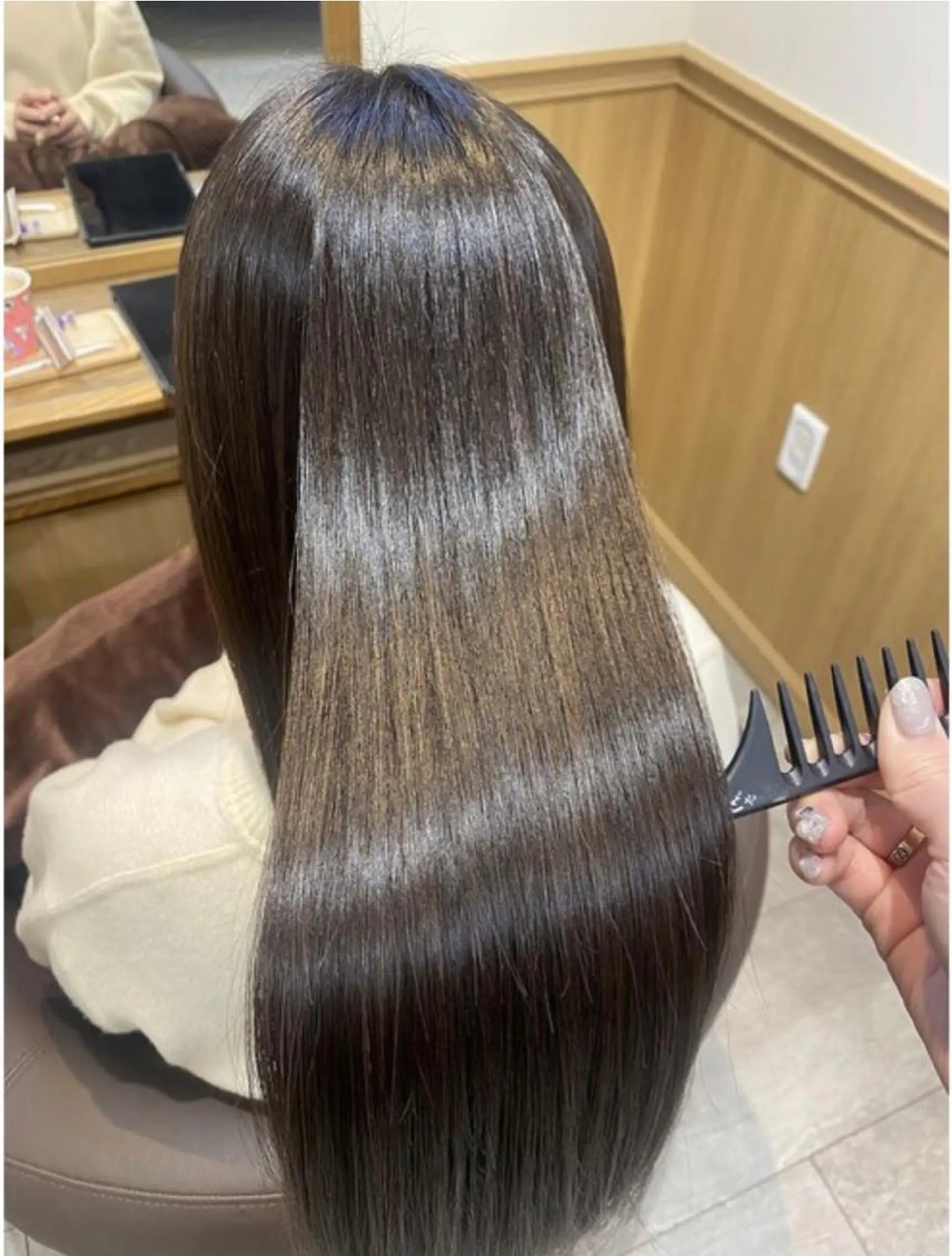 ロング broteなかもず 【髪にドラマを】のヘアスタイル