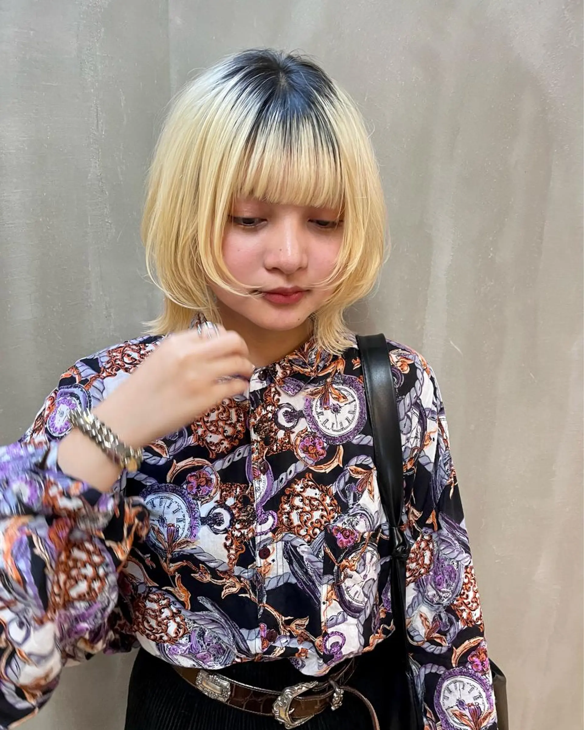 ミディアム カラー パーマ ヘアアレンジ メンズ キッズ ネイル マツエク・マツパ アイブロウ メンズハイトーン メンズウルフカット ハイトーンカラー ウルフカット カット ヘアカラー トリートメント tatsumi/ボブ ウルフ/レイヤーのヘアスタイル