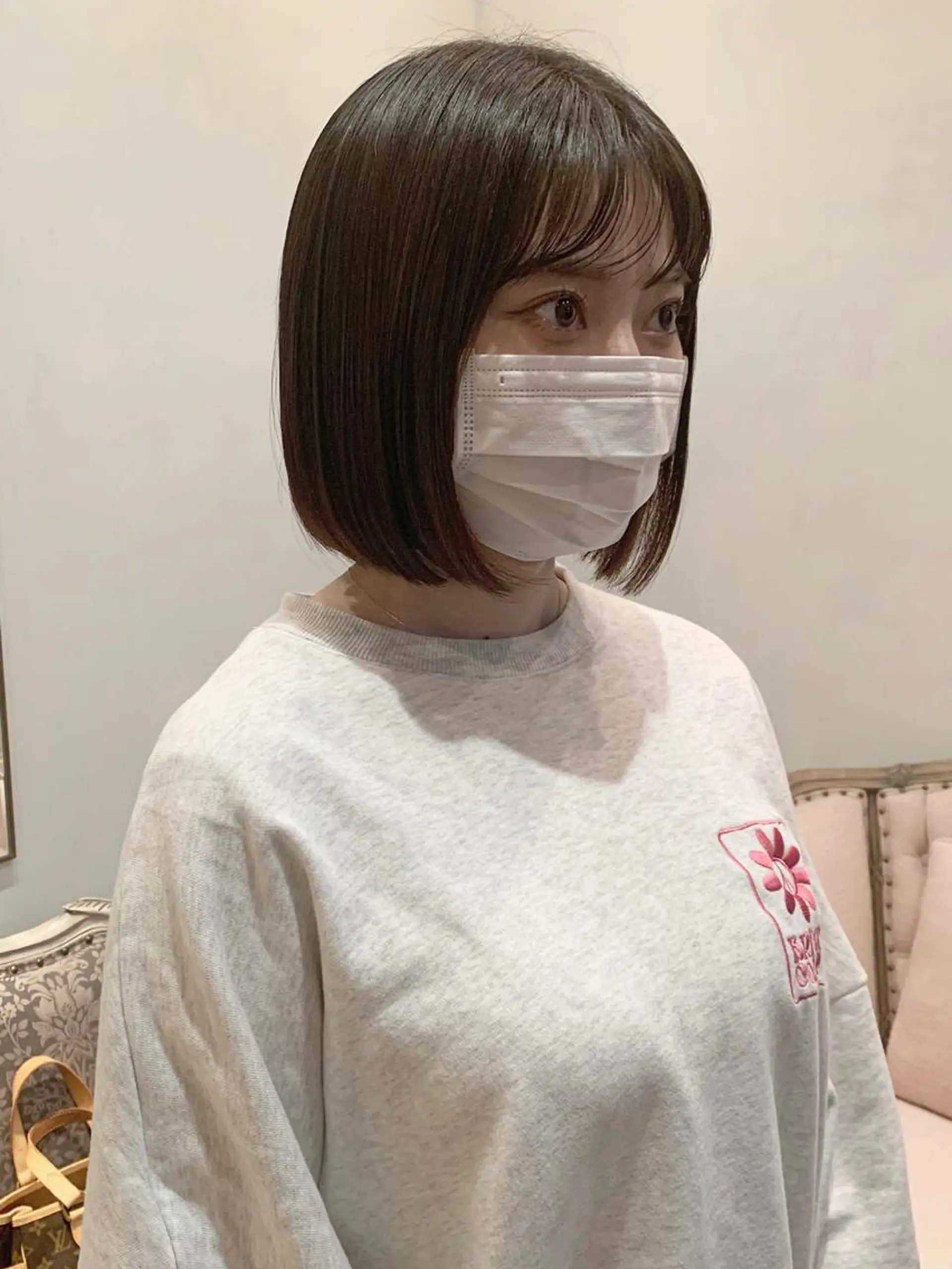ミディアム 縮毛矯正 SAKINO. ベージュカラーのヘアスタイル