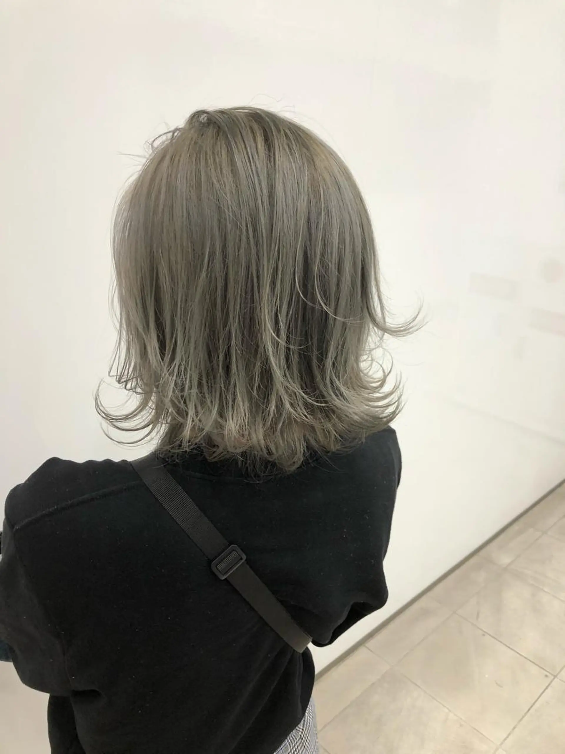 ショート カラー ブリーチ グレージュ Rubik's江坂 ルービックえさかのヘアスタイル