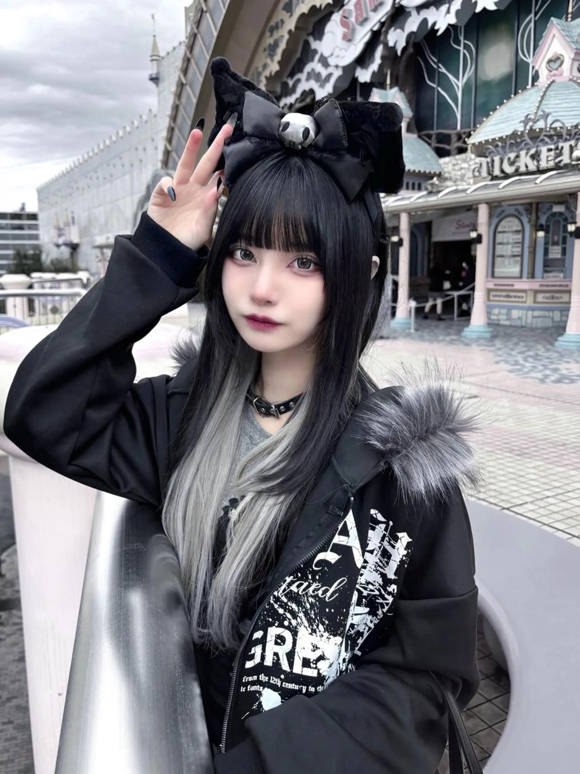 ロング カラー ホワイト&レイヤーカ ットエクステ長畠俊輔のヘアスタイル