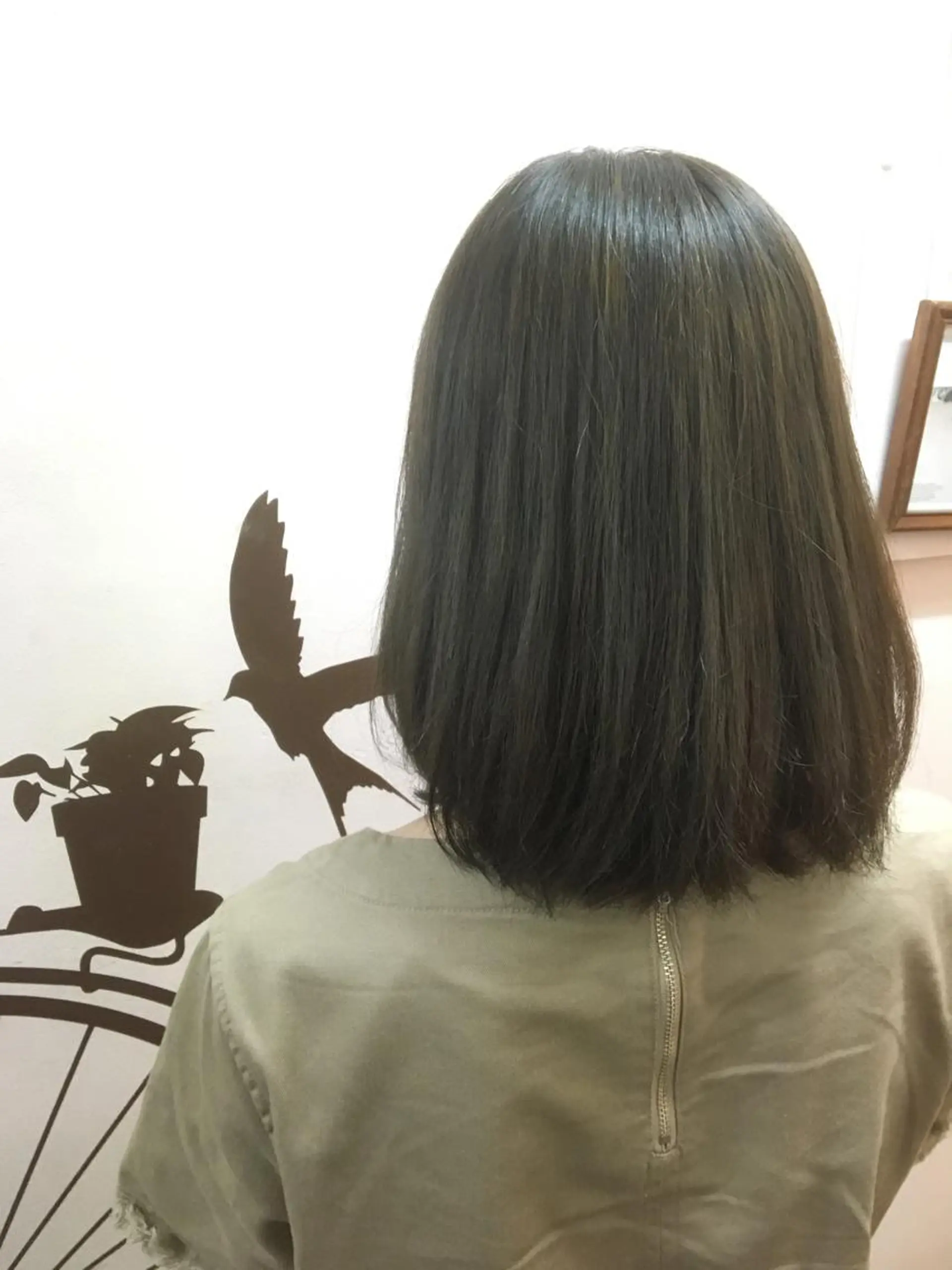 ミディアム 乳井 悠香のヘアスタイル