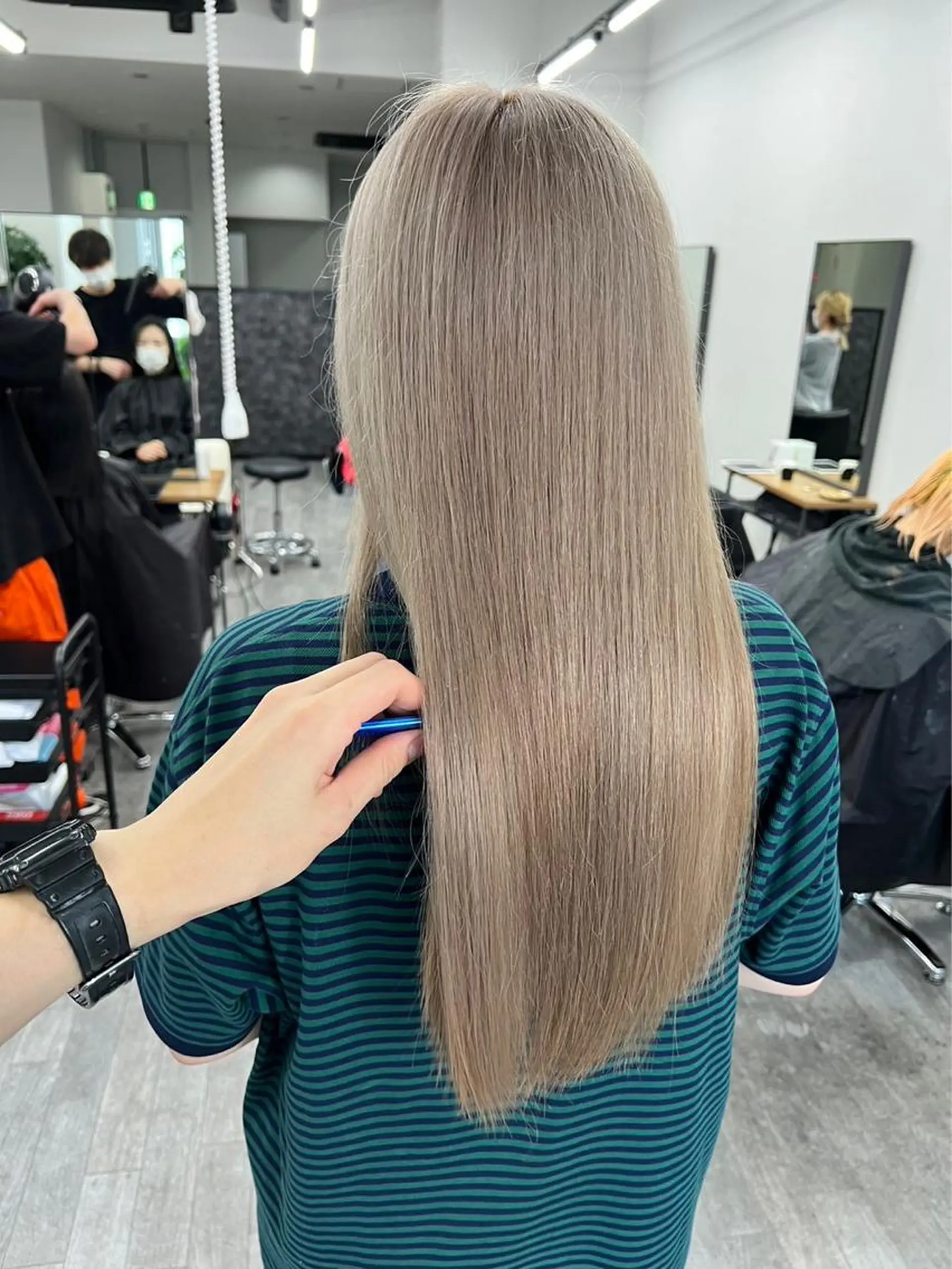 ロング 渡邊 彩花のヘアスタイル