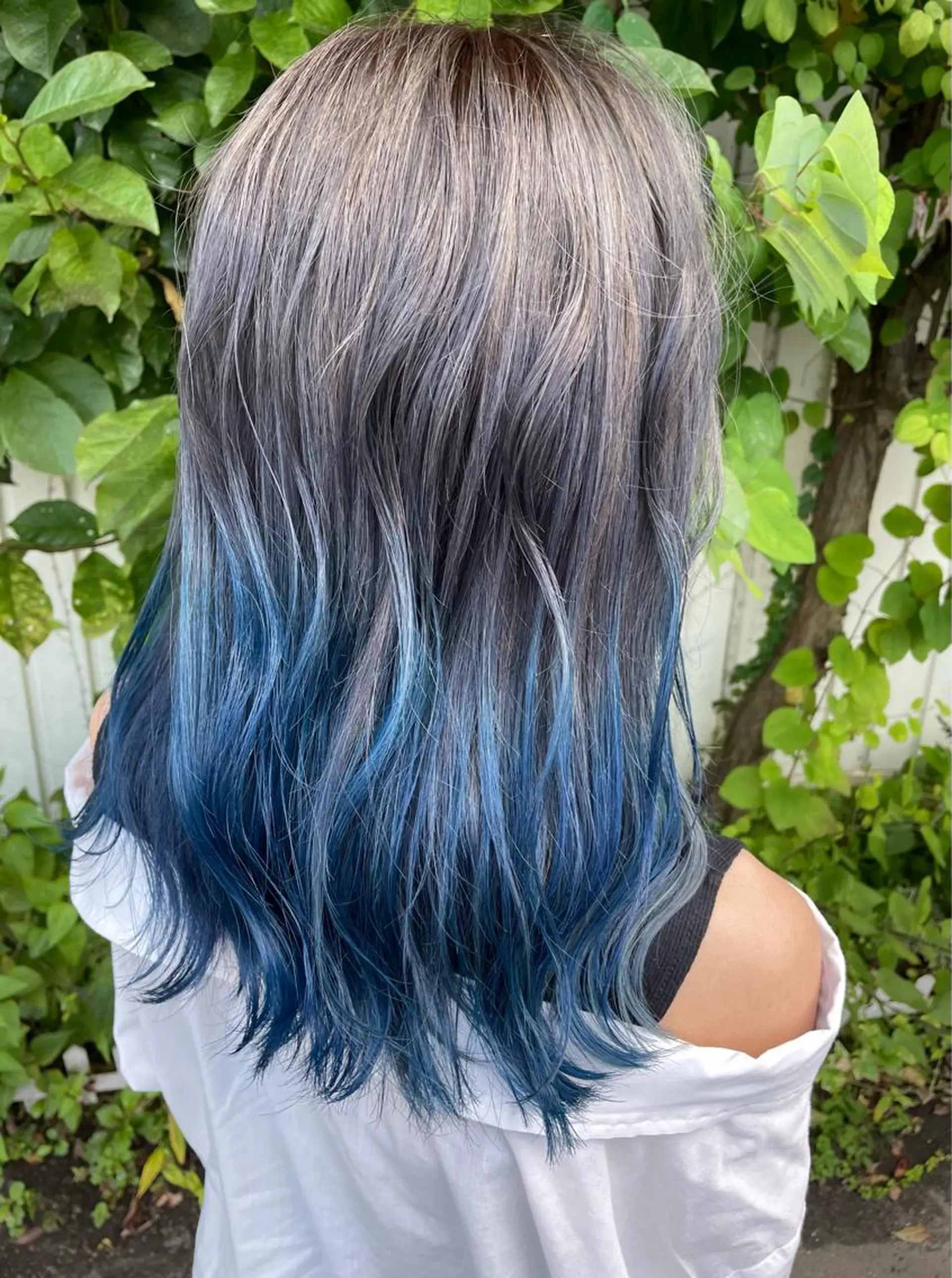 セミロング カラー ブルーカラー ブルーグレー 透明感カラー グラデーションカラー ネイビーカラー 齋藤 梨乃のヘアスタイル