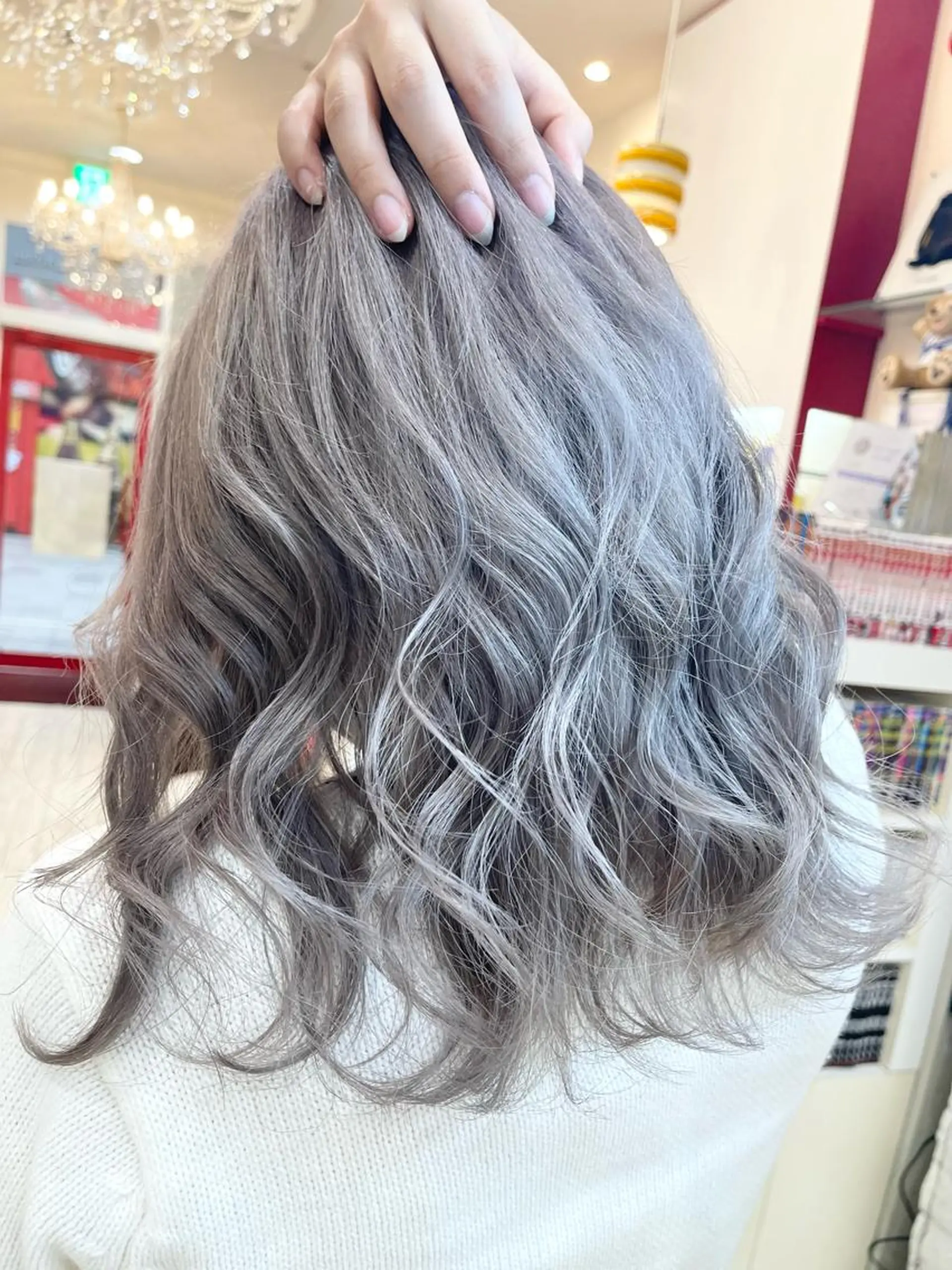 カラー ハイトーンカラー シルバー ホワイトシルバー ヘアカラー トリートメント かずくん🦩名古屋 ハイトーン/レイヤーのヘアスタイル