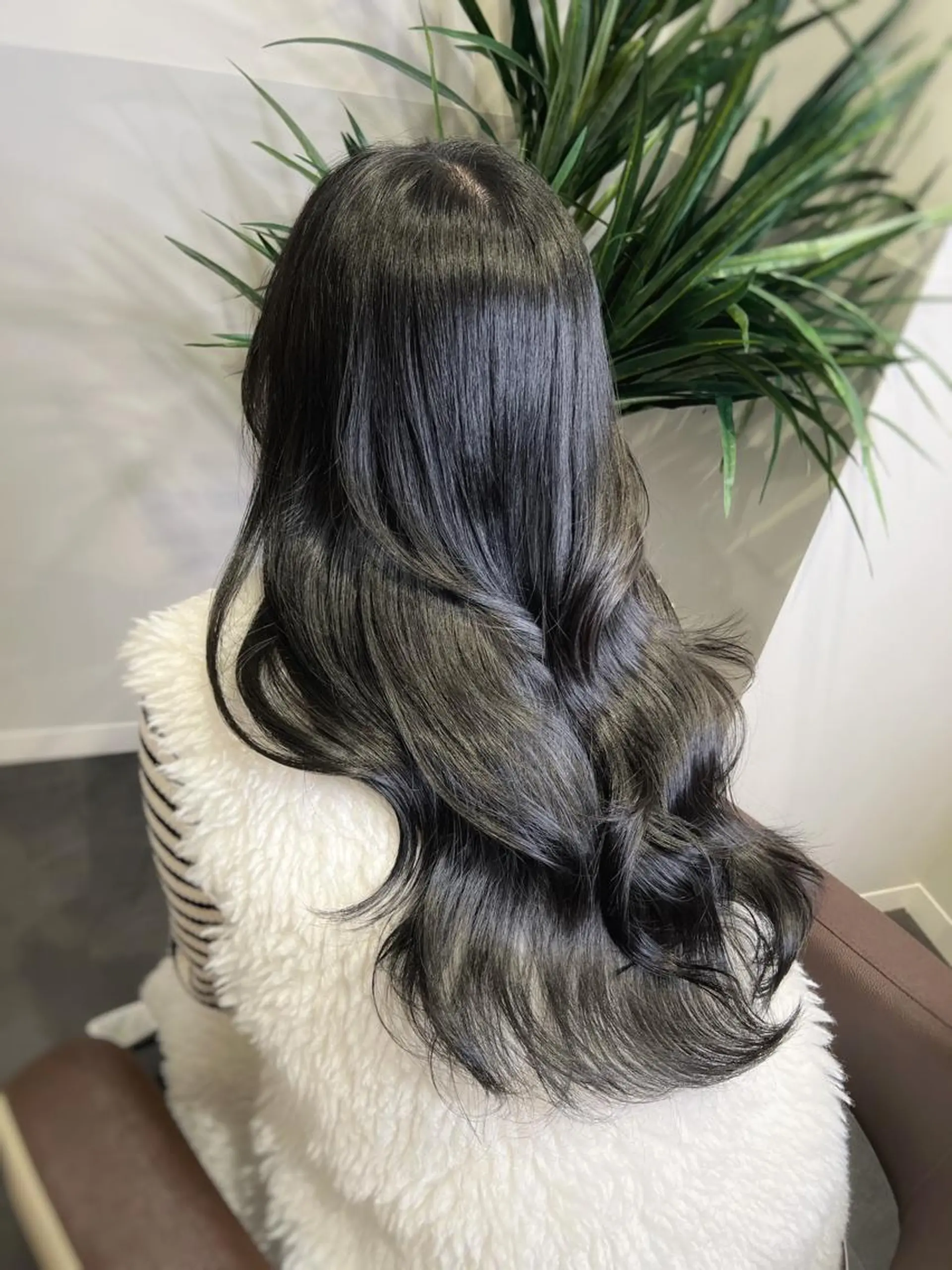 ロング カラー 韓国風カラー くびれヘア 顔周りカット 髪質改善 ヨシンモリ カット ヘアカラー トリートメント TAKUMI 【美髪特化】のヘアスタイル