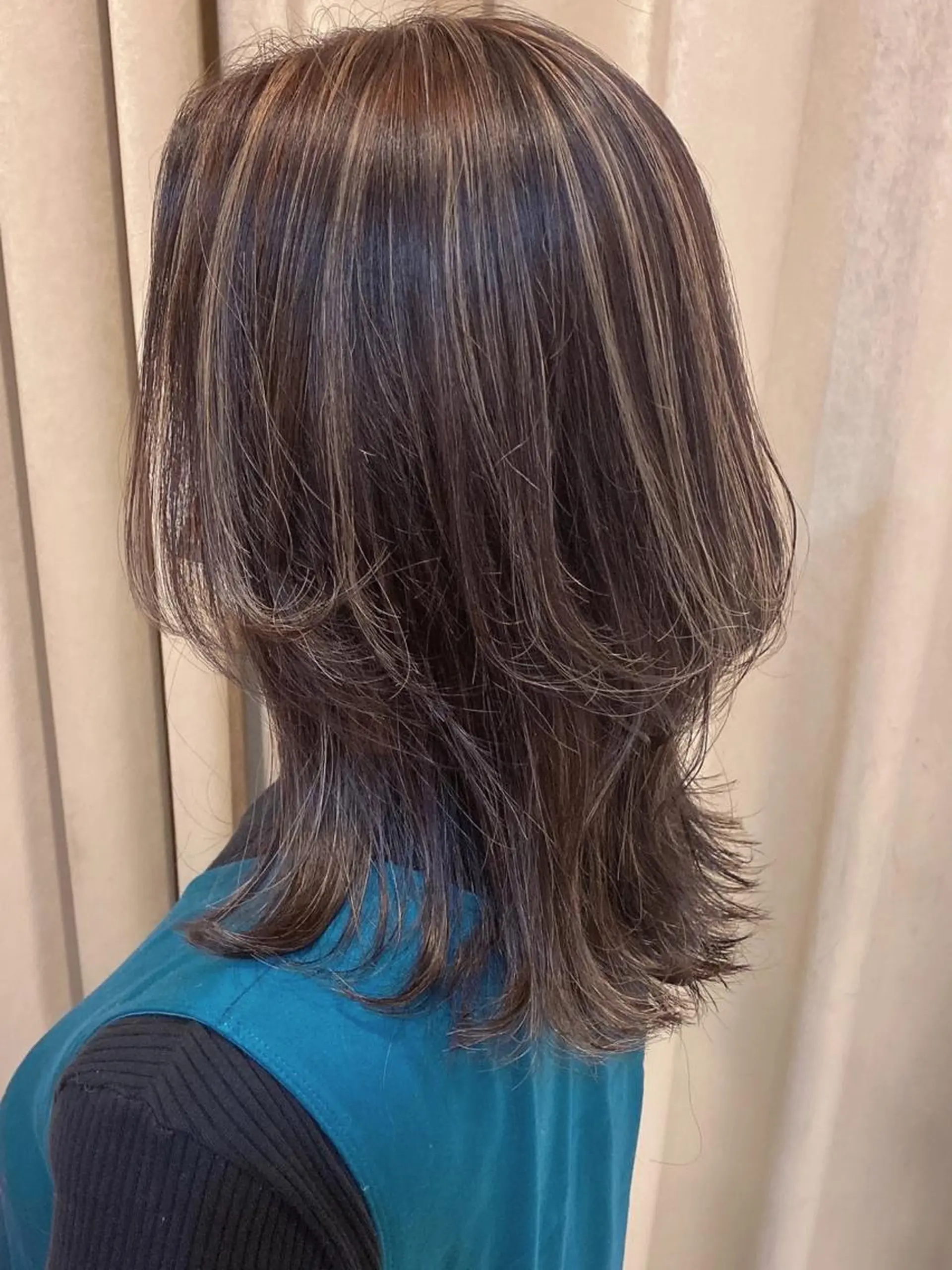 ミディアム カラー パーマ ヘアアレンジ ハイライトカラー ハイライト ウルフカット シールエクステ専門店 Spira藤崎宮のヘアスタイル