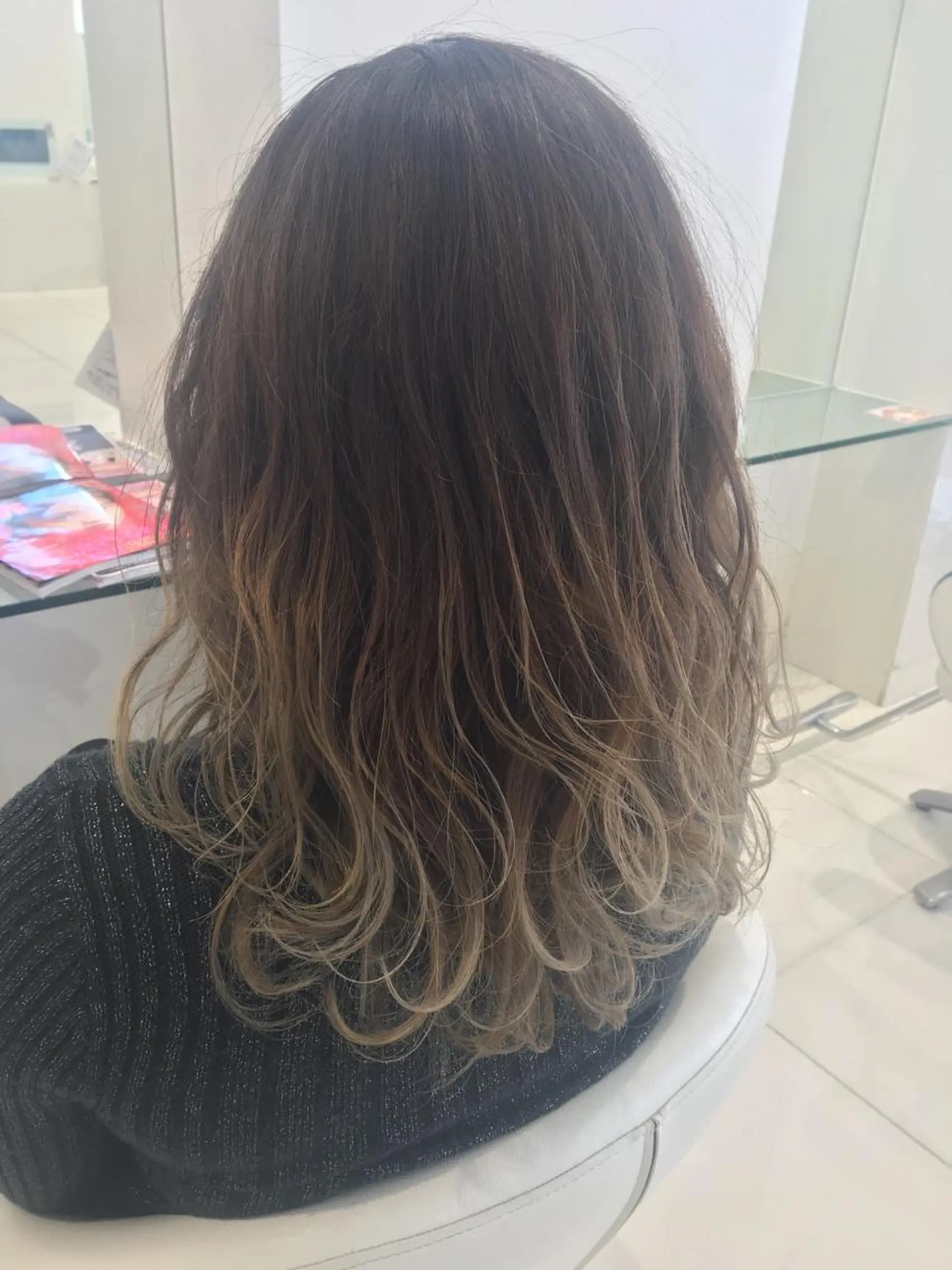 カラー MERu所属・MERu/高橋裕之 /レイヤー/艶カラーのヘアスタイル